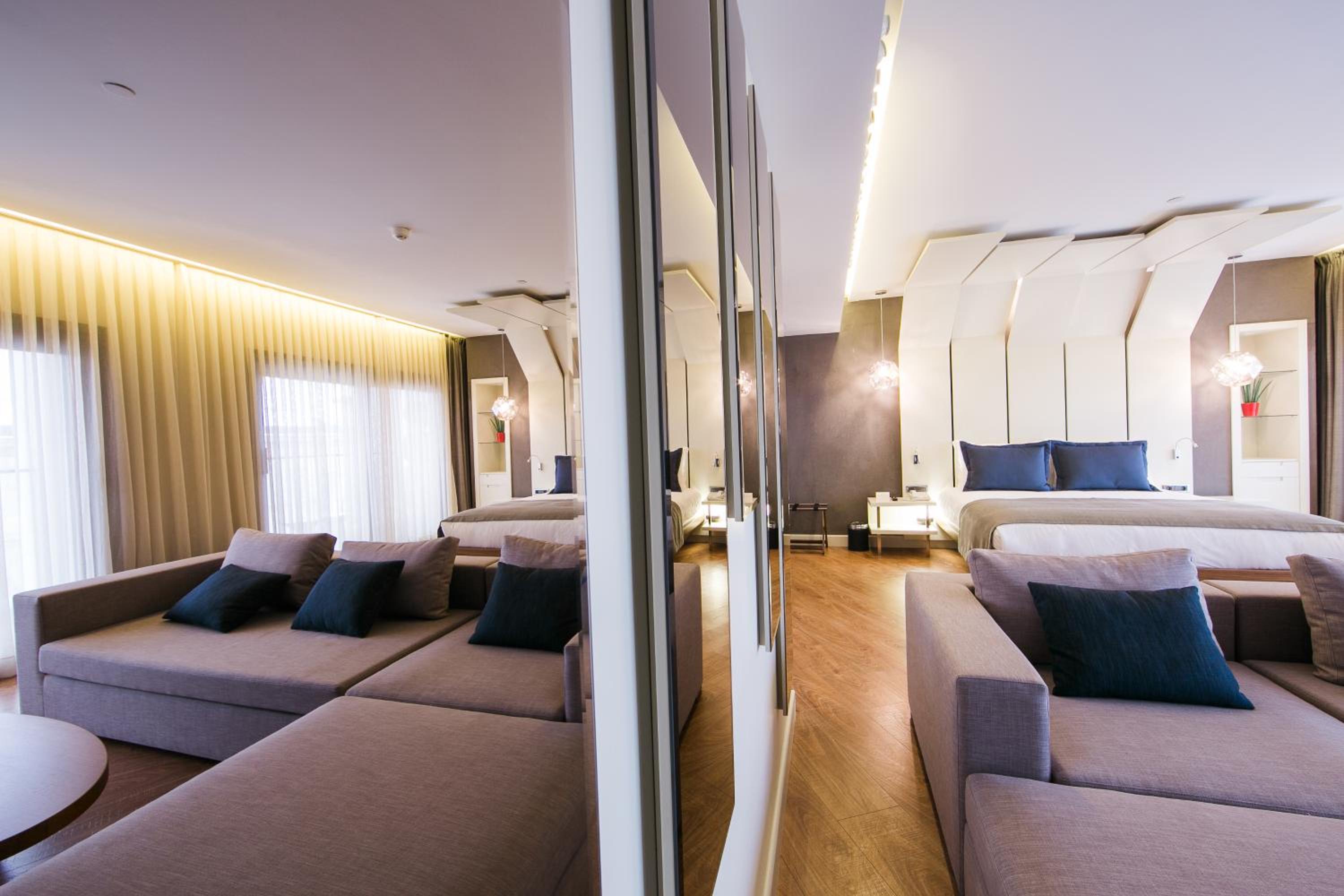 Maroon Otel Pera - Image 60