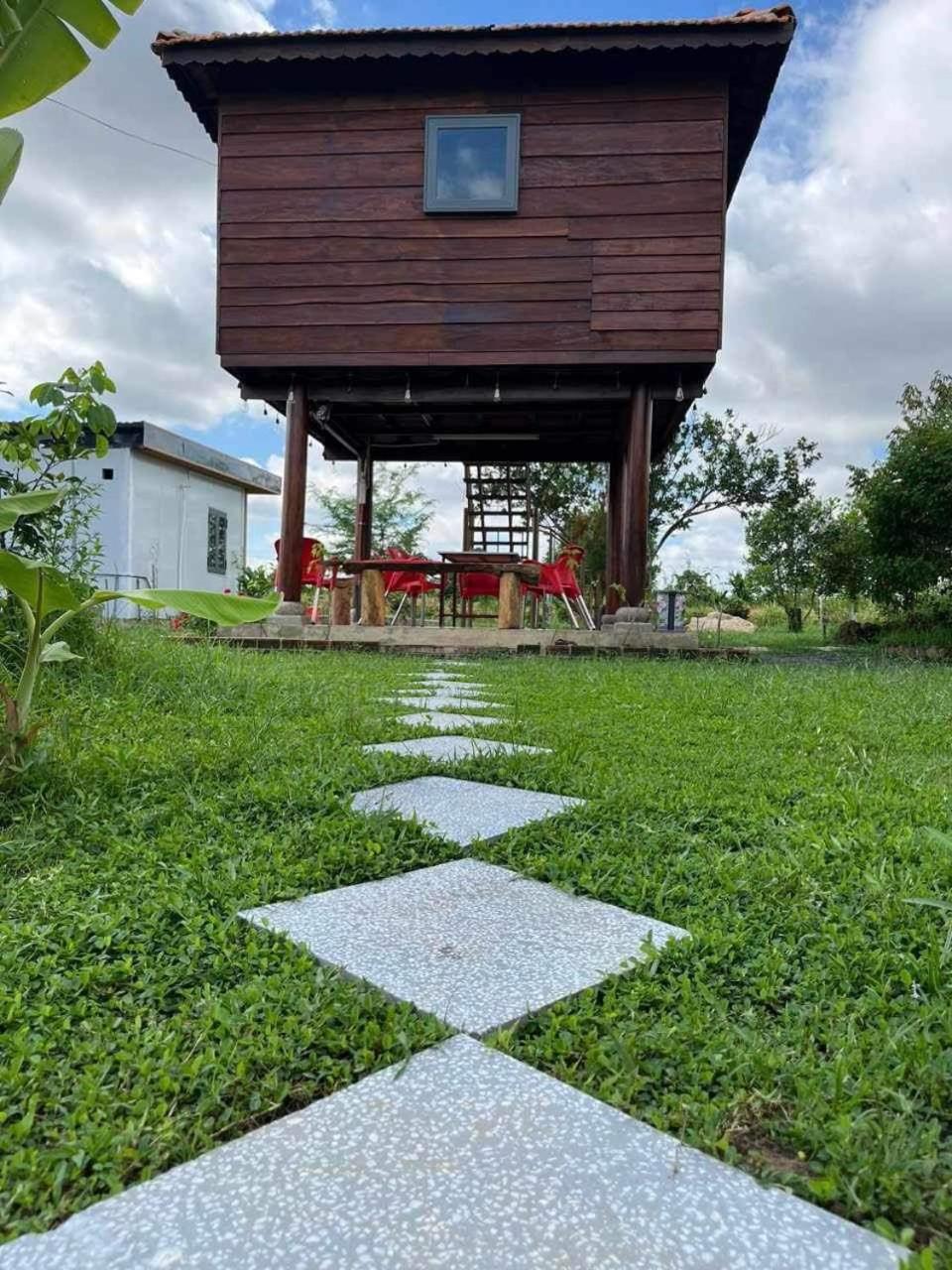 Huong Sen Garden lodge view 4