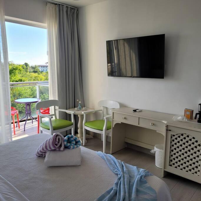 Vibe Residence Hotelstyle NO KITCHEN STUDIO close to beach