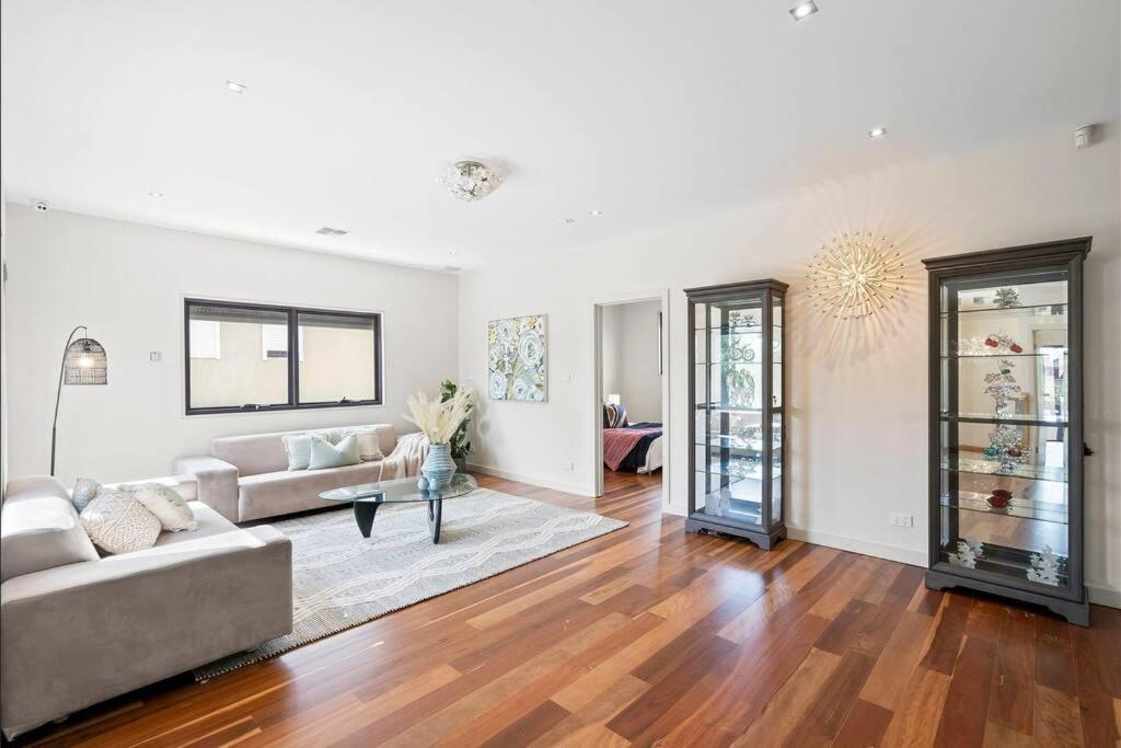 Home & Theatre, Golf, Highpoint