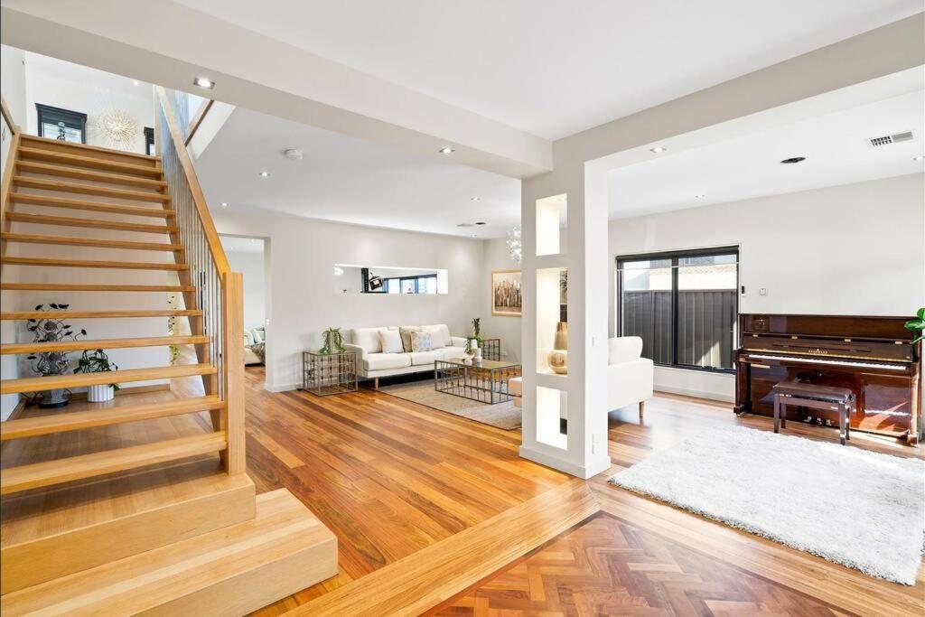 Home & Theatre, Golf, Highpoint