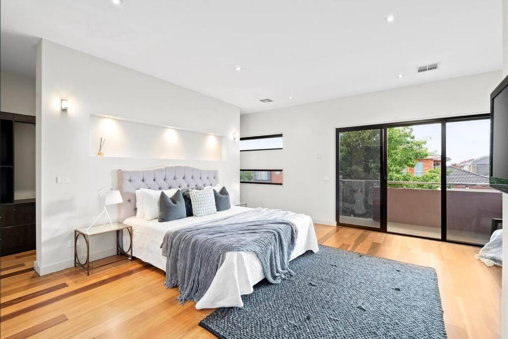 Home & Theatre, Golf, Highpoint