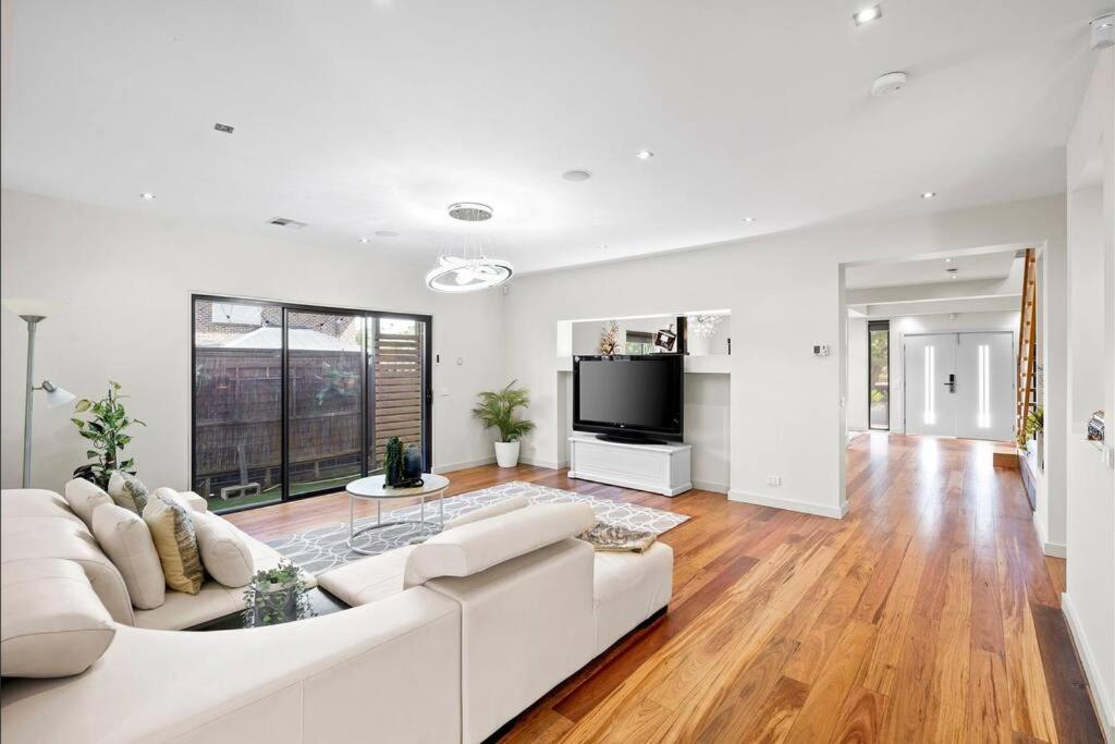 Home & Theatre, Golf, Highpoint