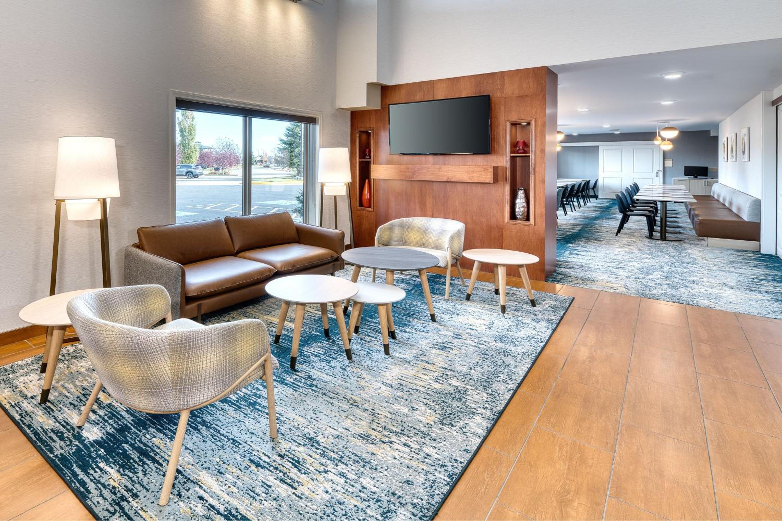 Red Deer Vacations - TownePlace Suites by Marriott Red Deer - Property Image 4