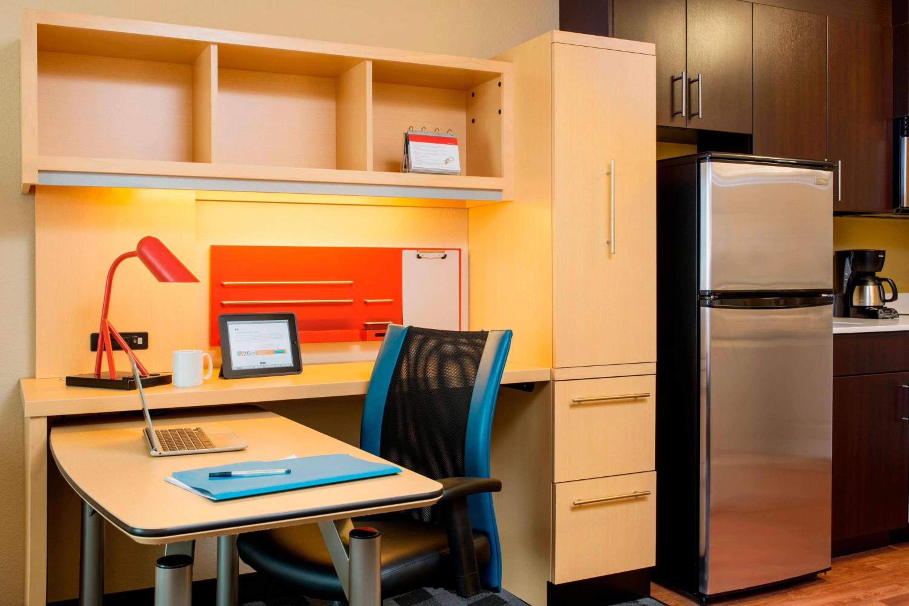 Red Deer Vacations - TownePlace Suites by Marriott Red Deer - Property Image 8