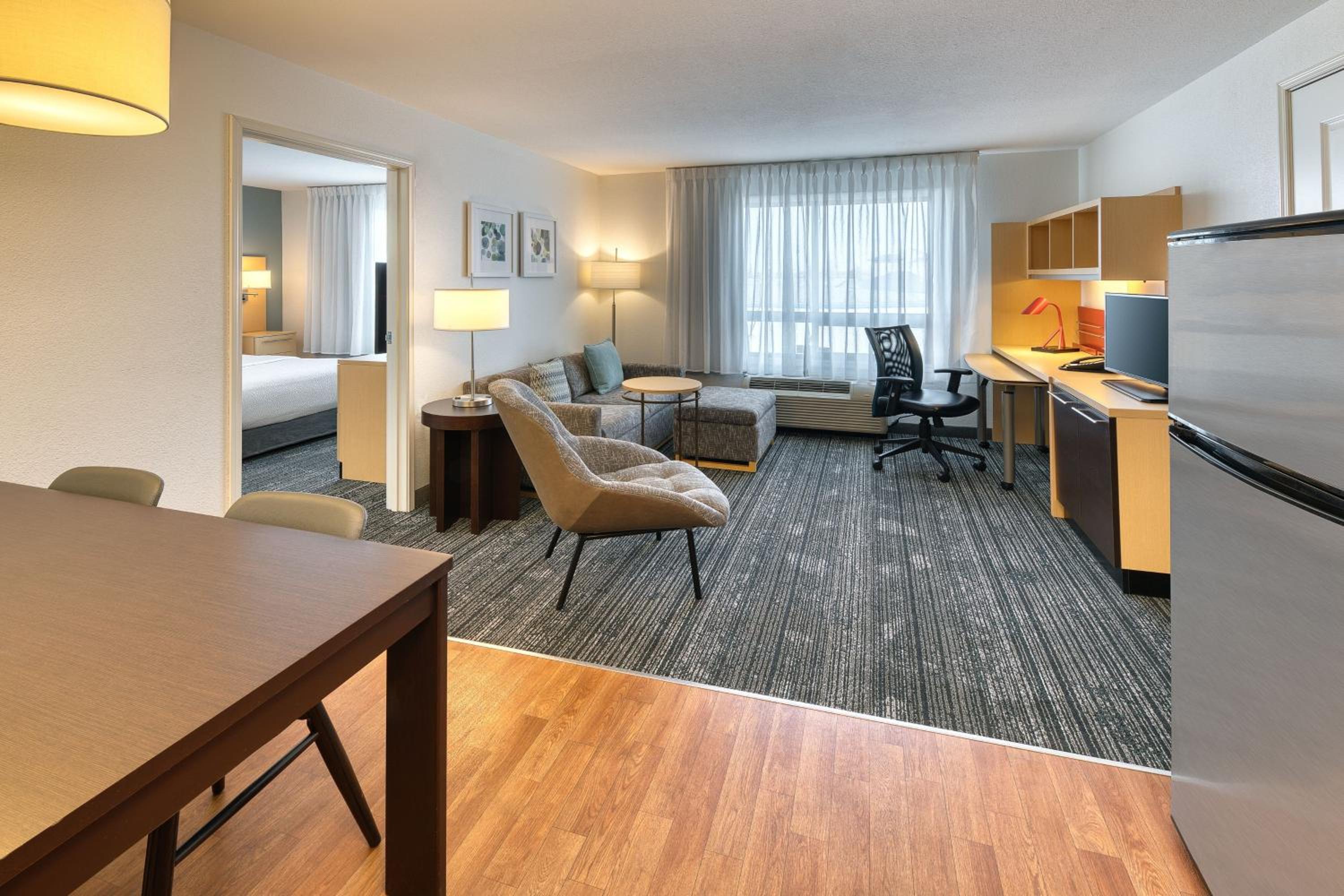Red Deer Vacations - TownePlace Suites by Marriott Red Deer - Property Image 9