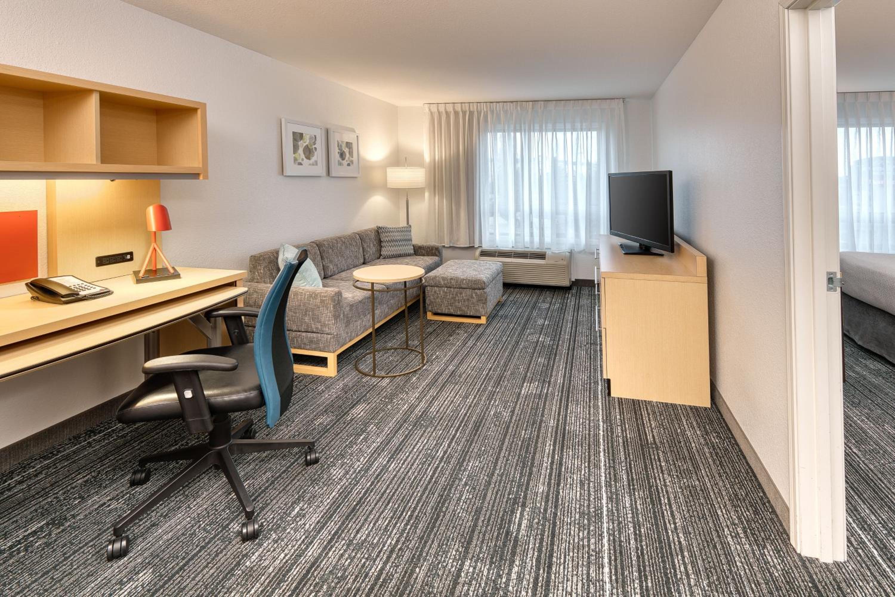 Red Deer Vacations - TownePlace Suites by Marriott Red Deer - Property Image 11