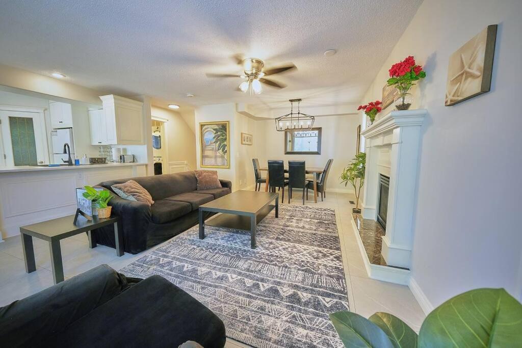 Hotel Hot Tub, Pool & Ping Pong Tables w Backyard & BBQ - Image 1