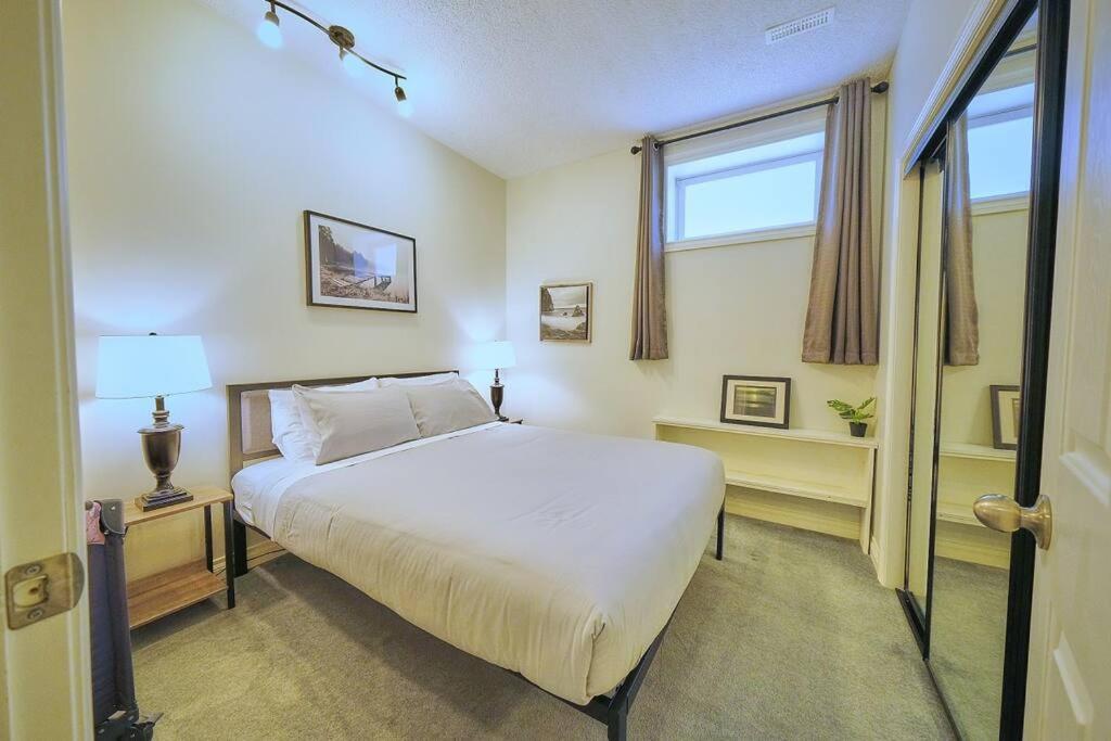Casa Pura Vida Hot Tub, Pool & Ping Pong Tables w Backyard & BBQ Come stay