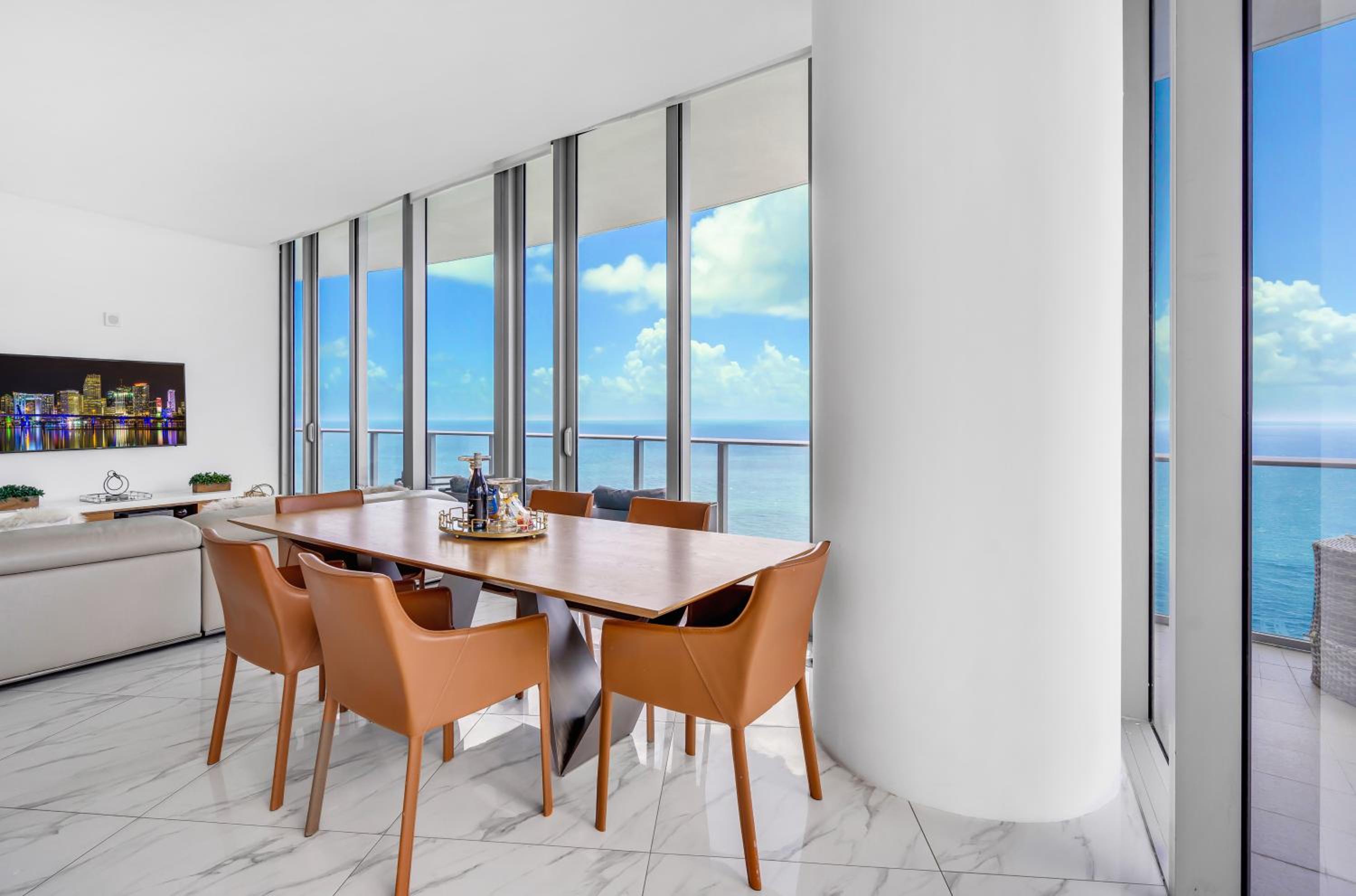 Ventur Penthouse Beachfront at LYFE Beach Resort view 2