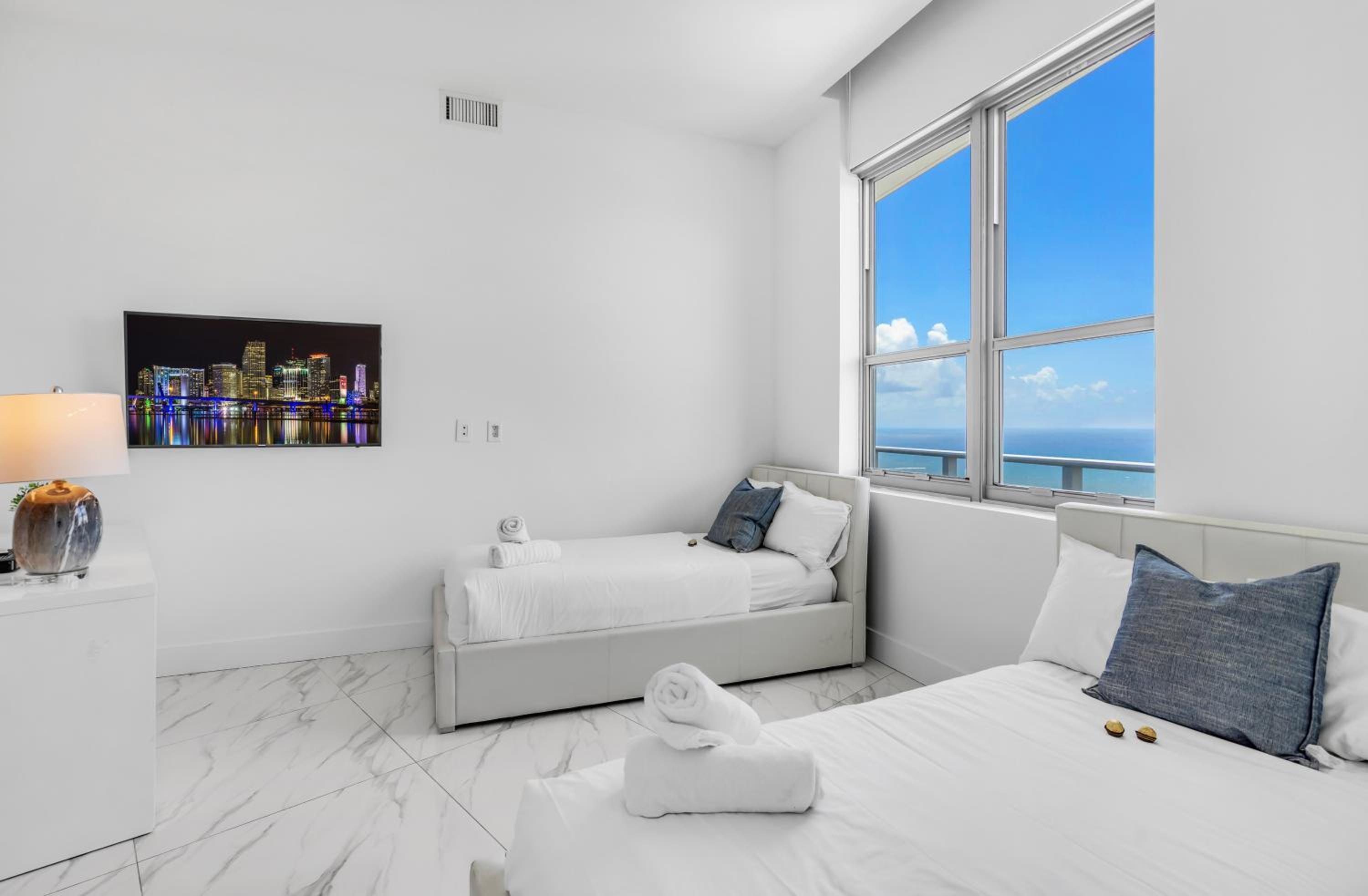 Ventur Penthouse Beachfront at LYFE Beach Resort view 5
