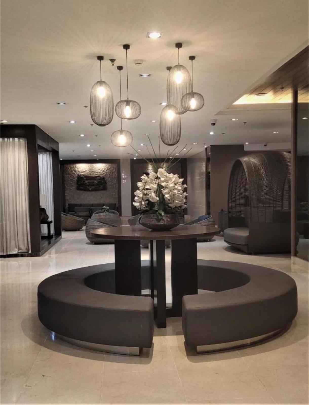 BIG CUT, END UNIT in SHORE RESIDENCES view 5