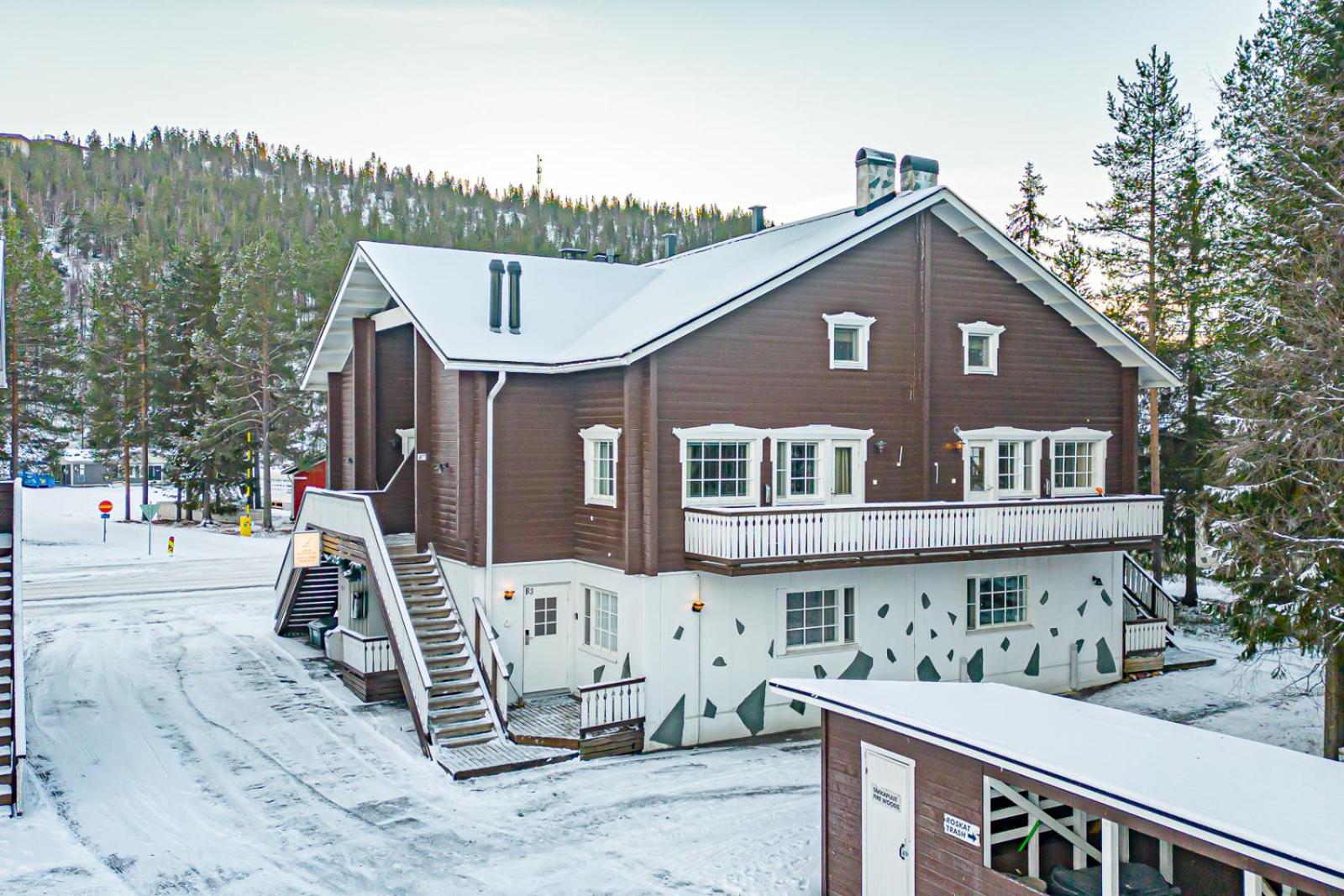 Alpine Chalet Central Ski-in Ski-out, Levi center by Aavalevi