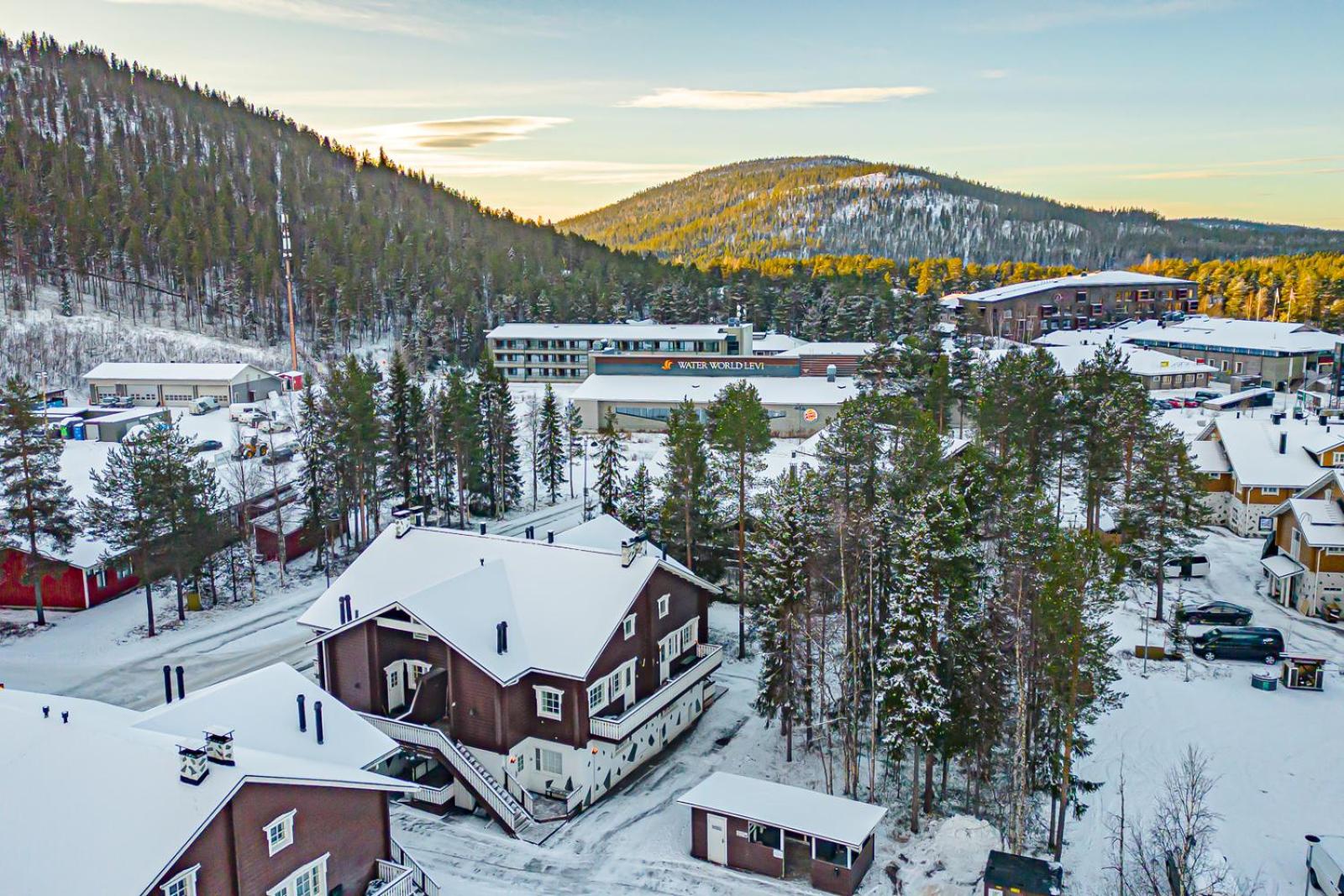 Alpine Chalet Central Ski-in Ski-out, Levi center by Aavalevi