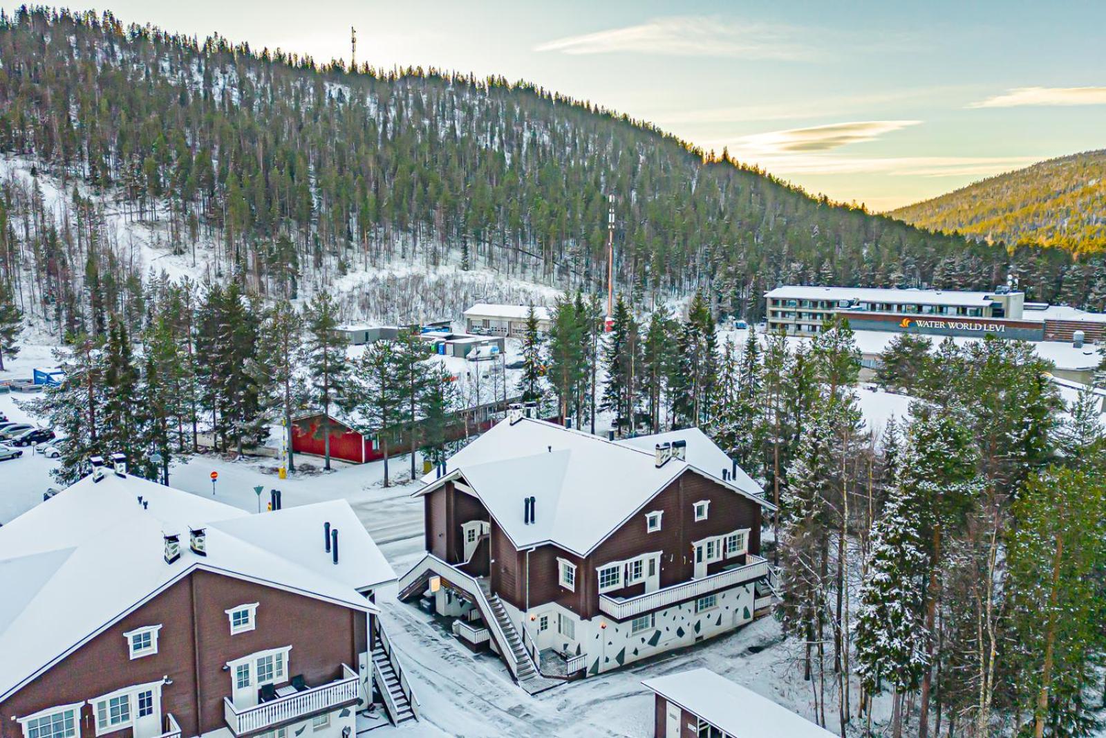 Alpine Chalet Central Ski-in Ski-out, Levi center by Aavalevi