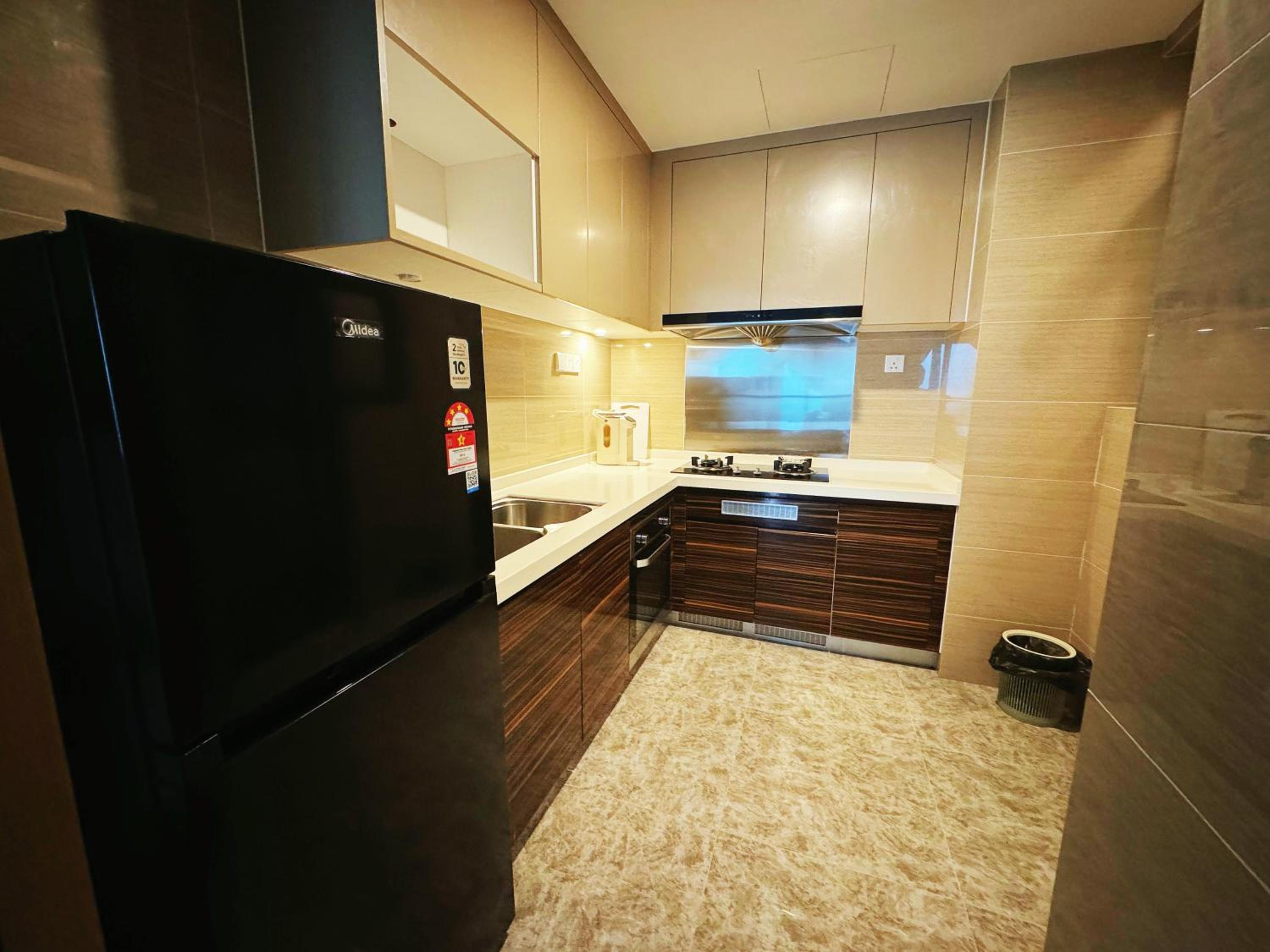 TheBess Hotel Tokyo is located adjacent to Singapore and offers a sea viewIt is a family business smart room with the sea view of Princess Bay富力公主湾