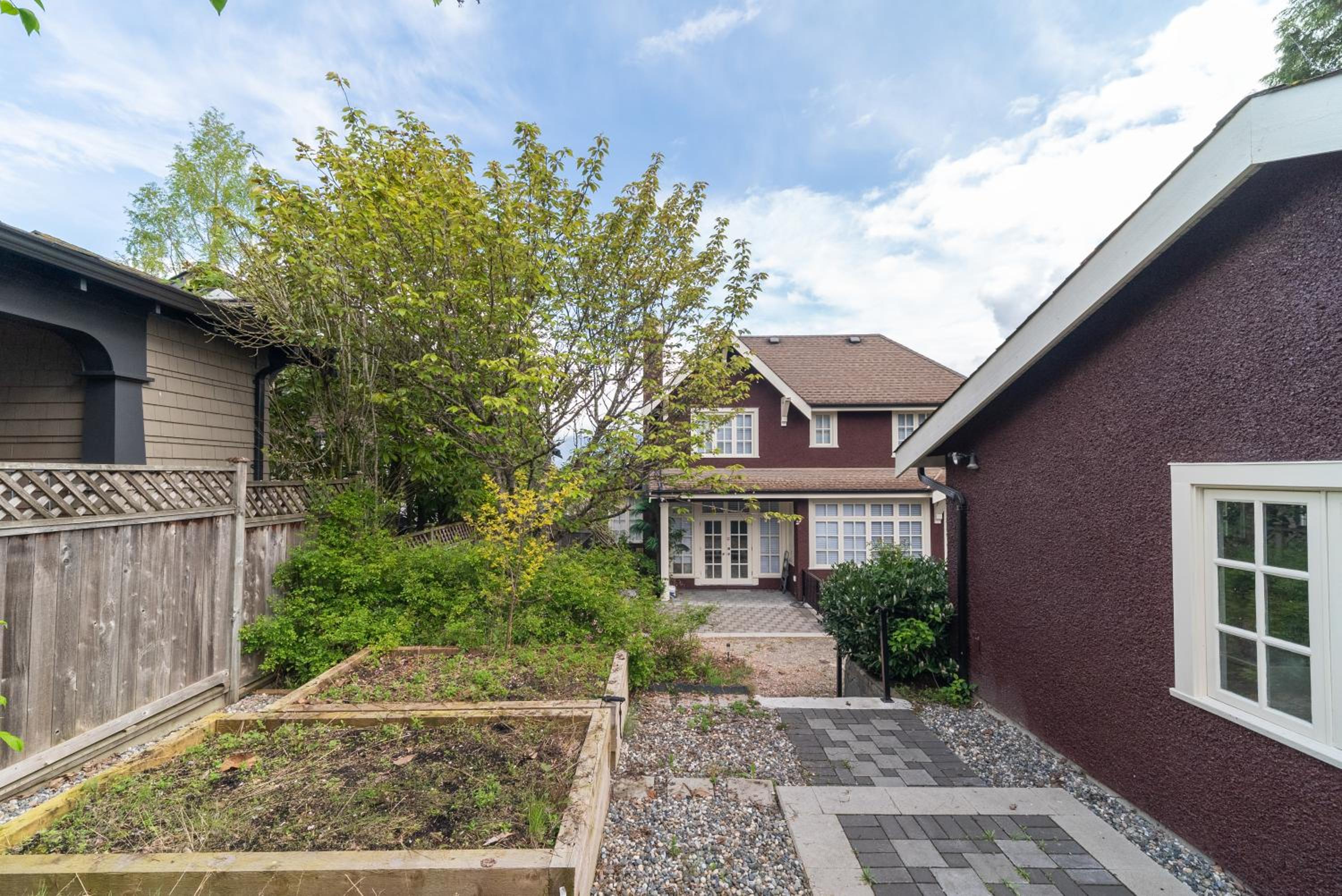Luxury 4 beds Ocean-View house at Center of Vancouver