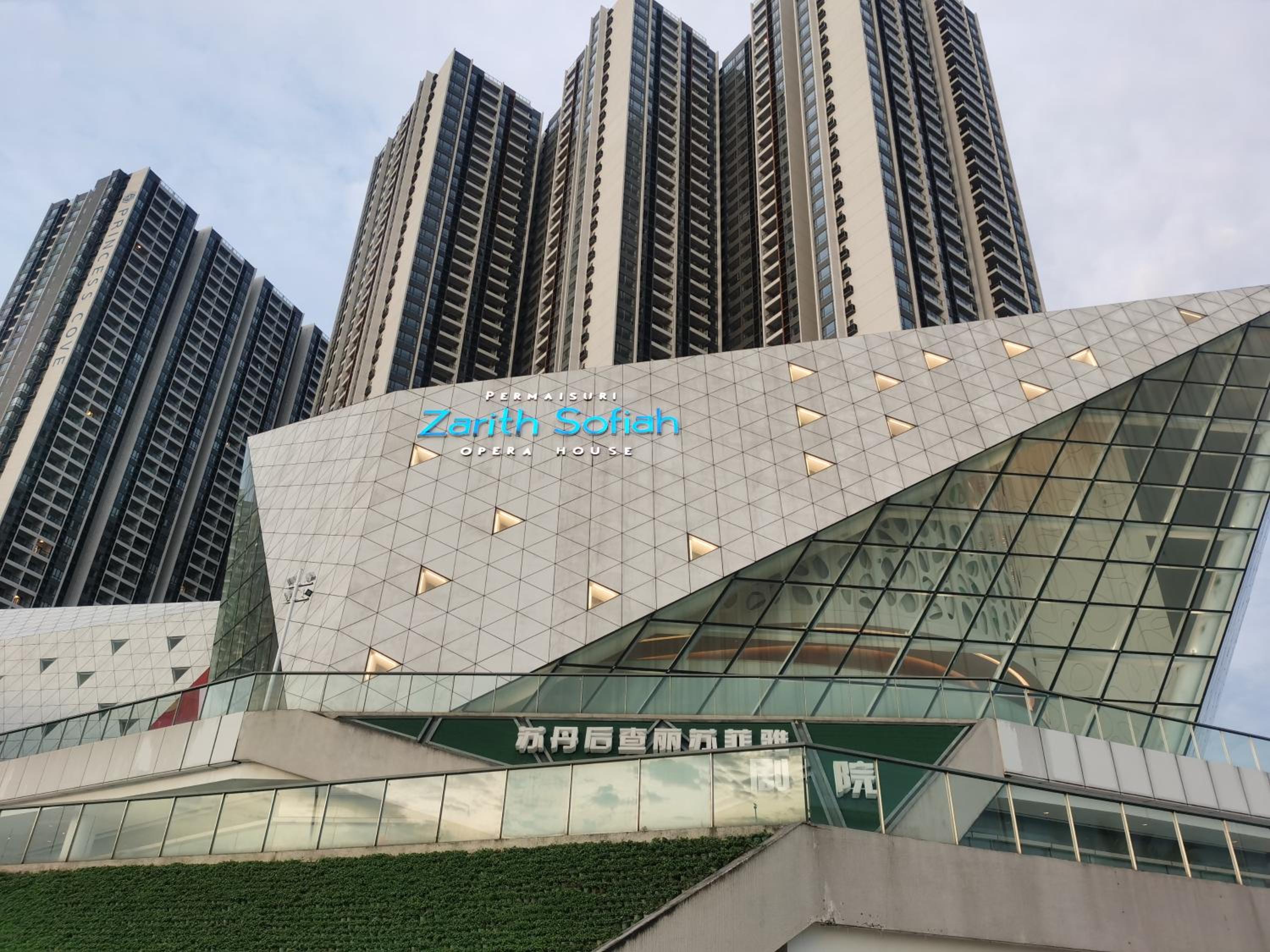 TheBess Hotel Tokyo is located adjacent to Singapore and offers a sea viewIt is a family business smart room with the sea view of Princess Bay富力公主湾