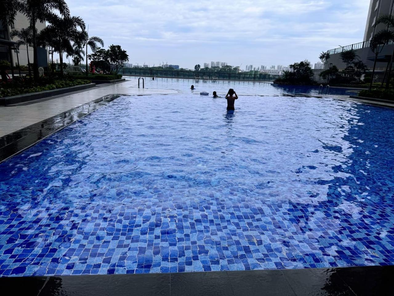 TheBess Hotel Tokyo is located adjacent to Singapore and offers a sea viewIt is a family business smart room with the sea view of Princess Bay富力公主湾