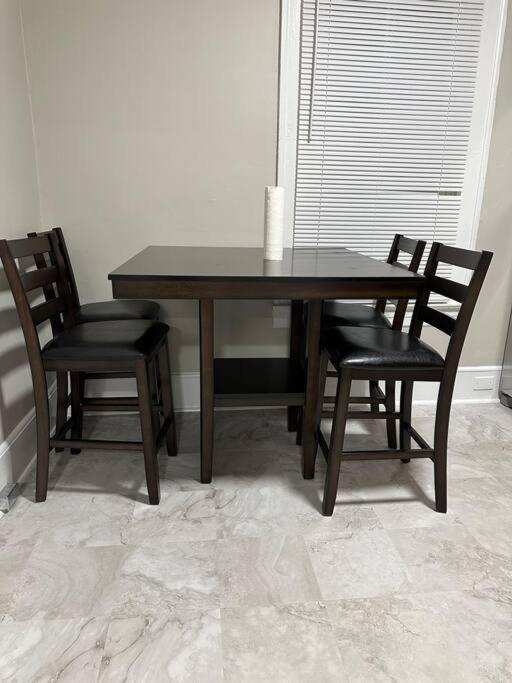 Hotel 4 Beds Close To Wssu & Downtown