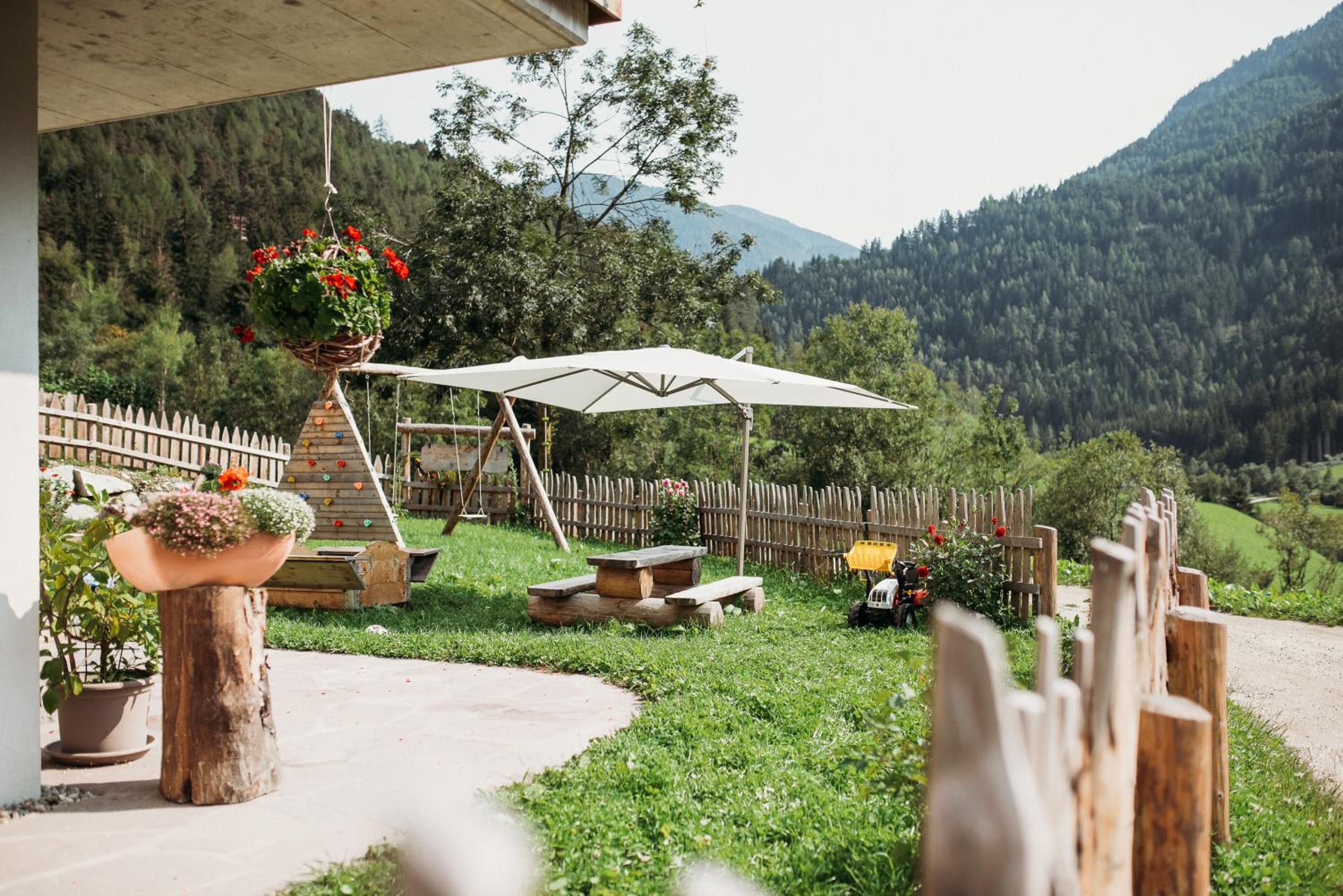 Großkarnaiderhof Ferienwohnungen-Bauernhof-Dolomiten-Natur Pur