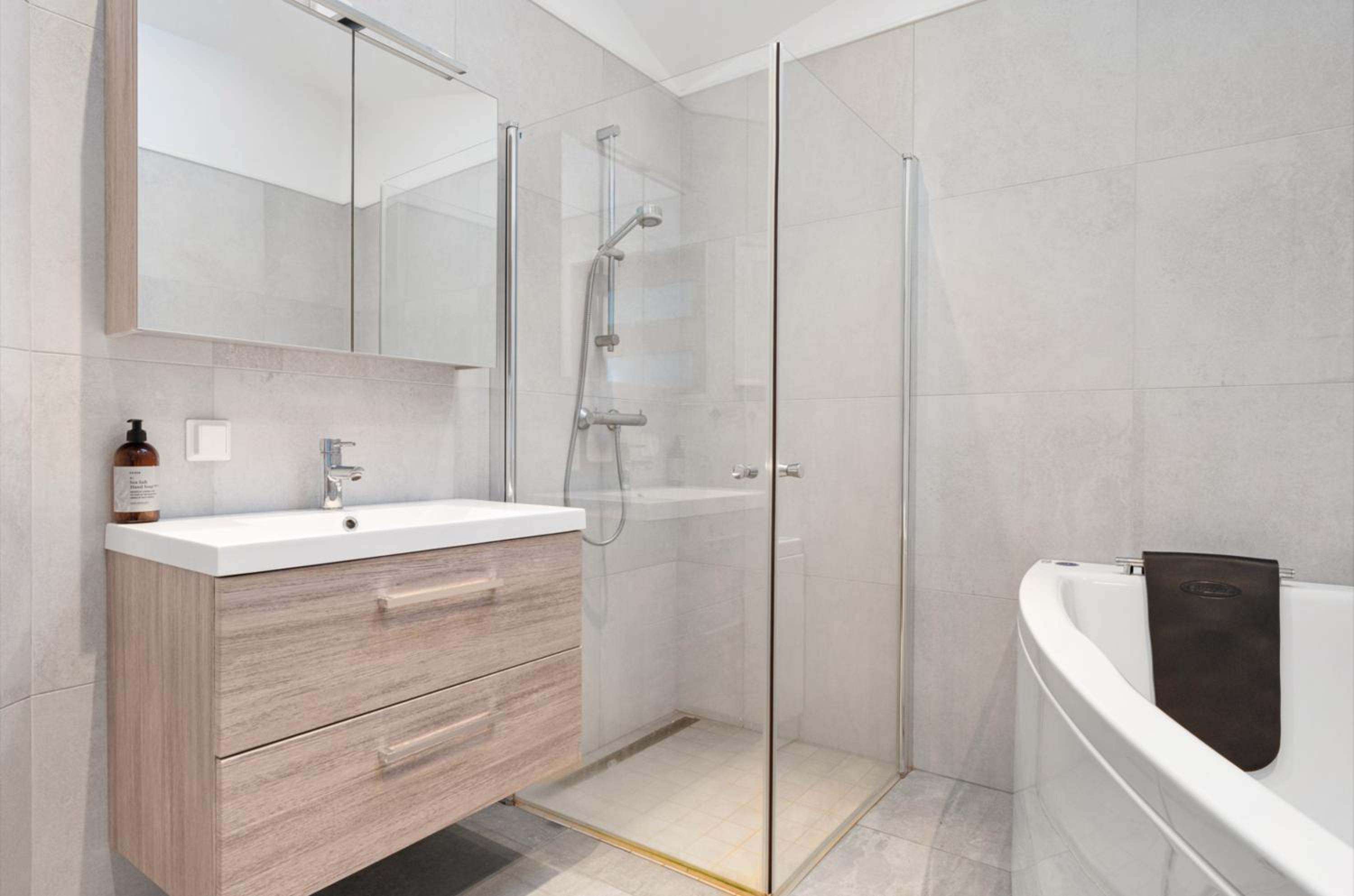 Unique Apartment with Bathtub