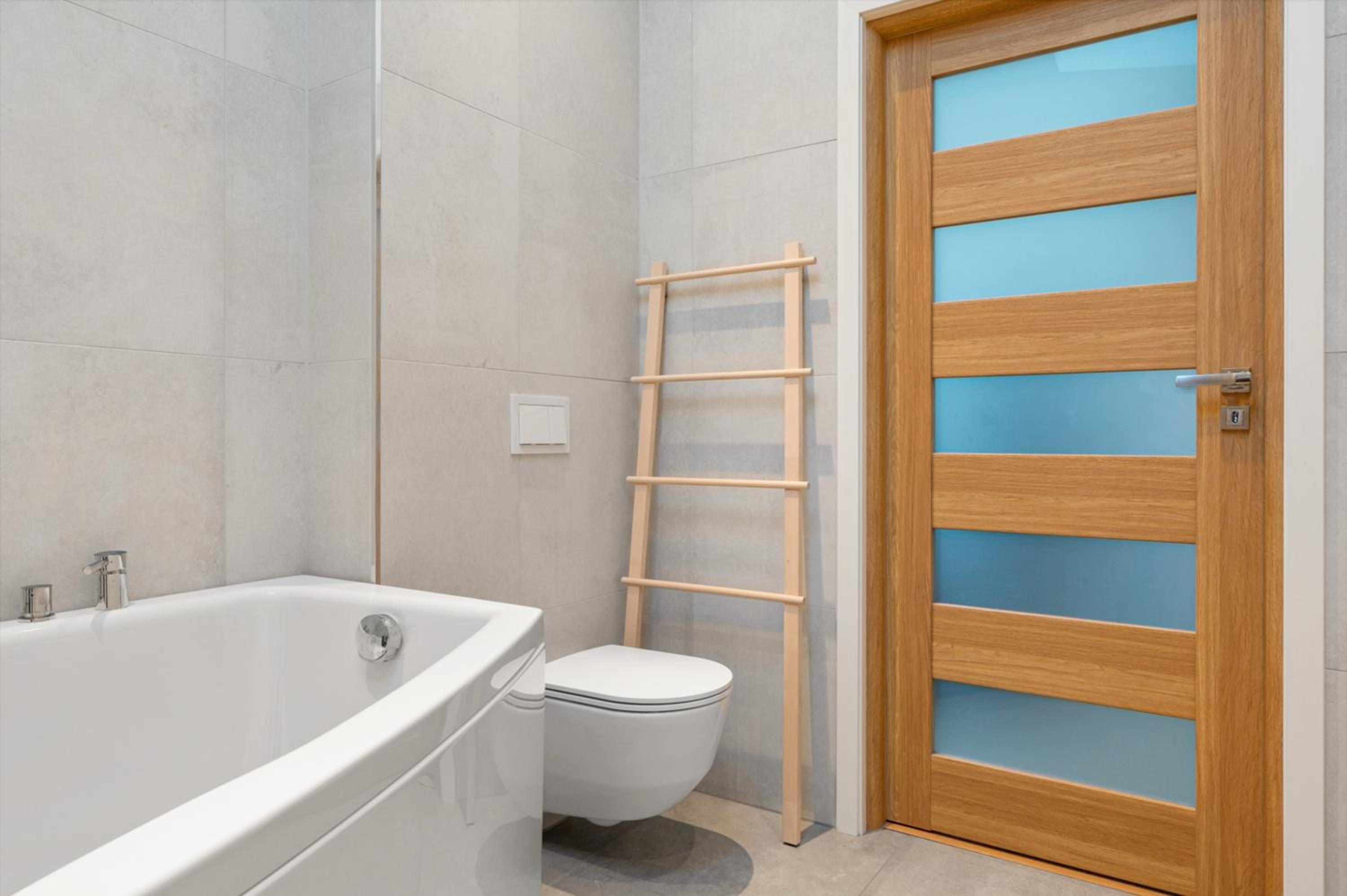Unique Apartment with Bathtub