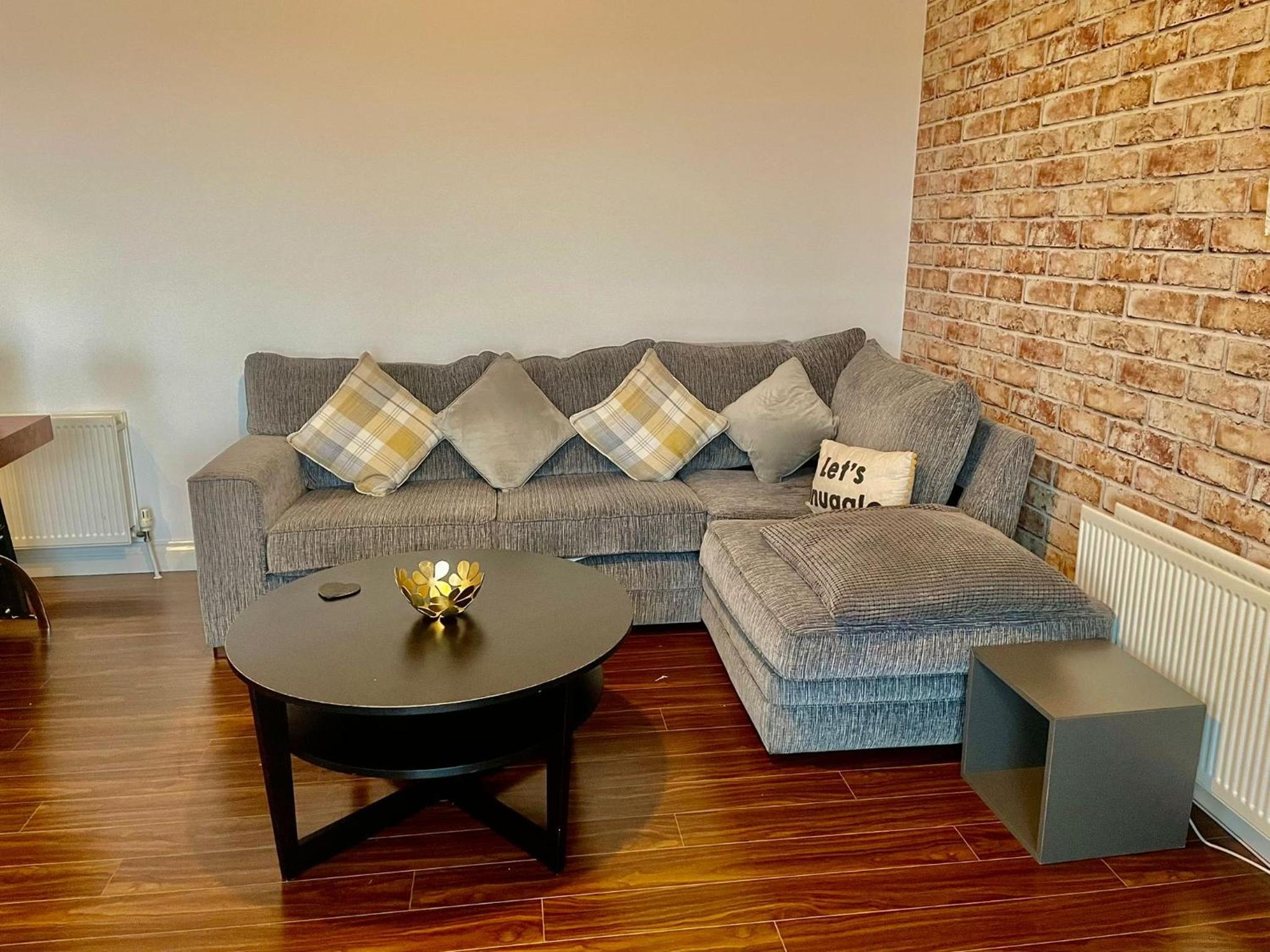 2 bedroom City-Centre apartment with Free parking view 2