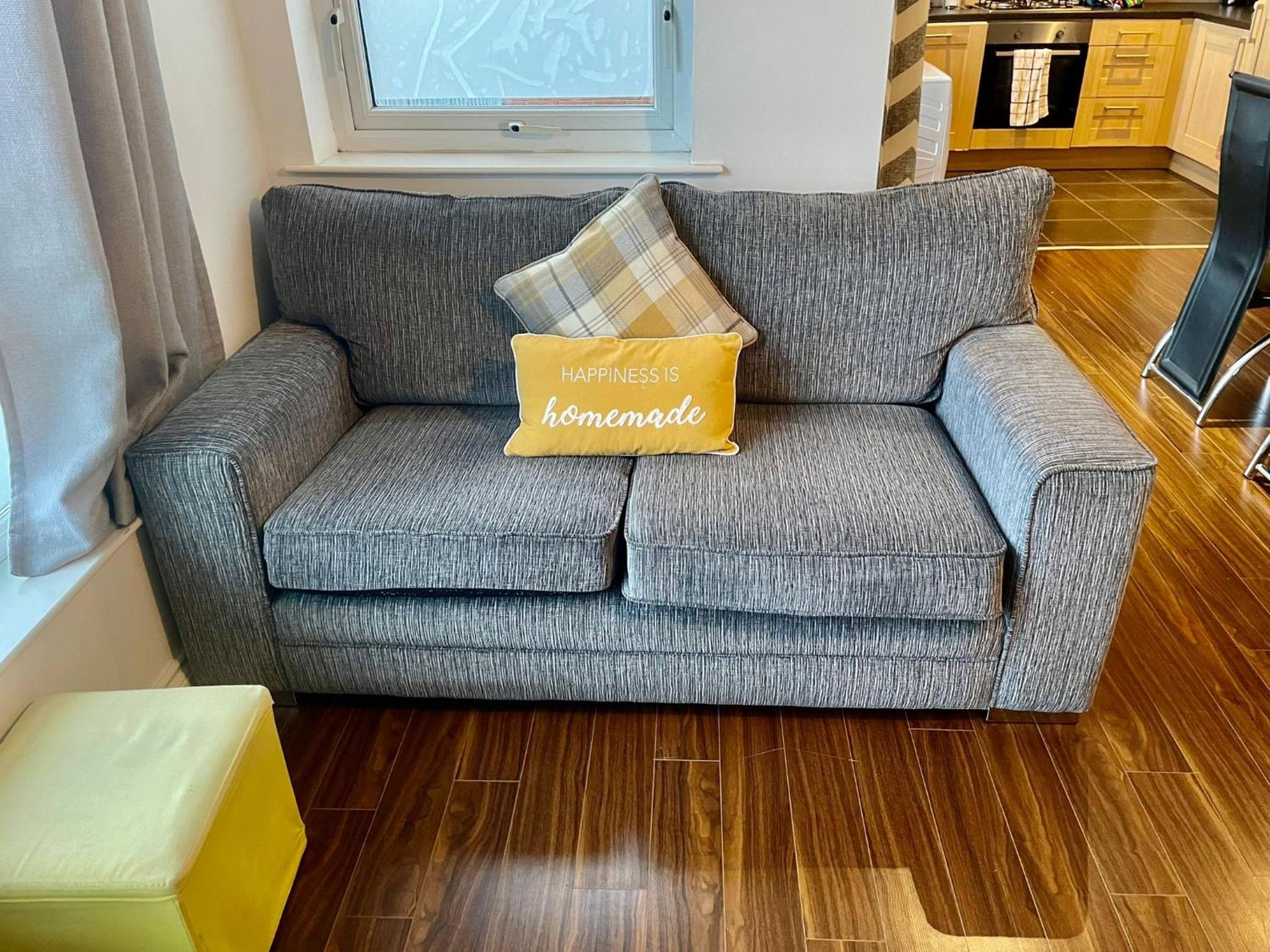 2 bedroom City-Centre apartment with Free parking view 3