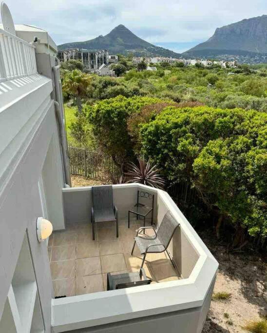Beach Club Private Trendy Estate Hout Bay view 4