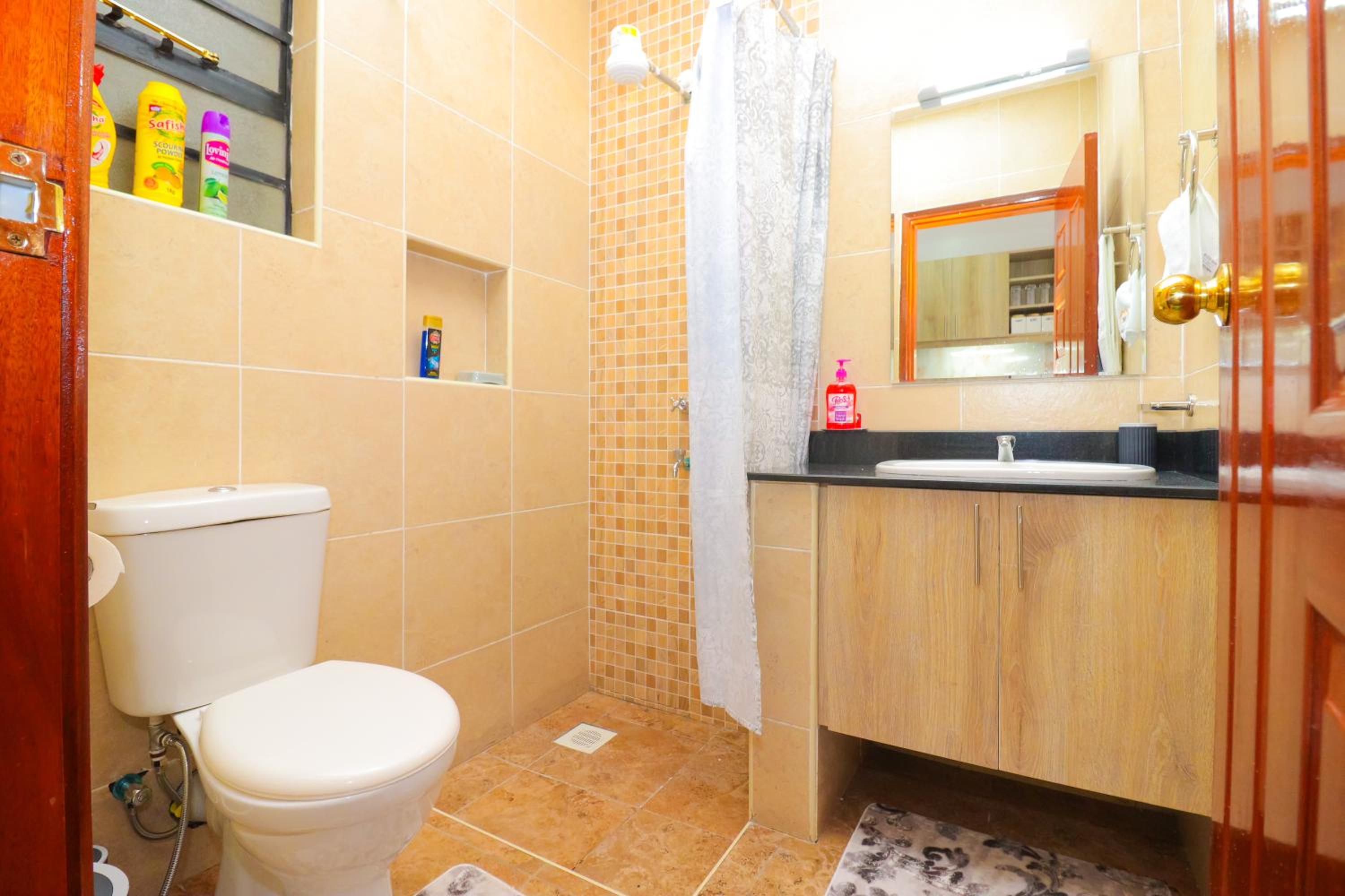 Nairobi modern studio-10mins drive to the Airport view 2