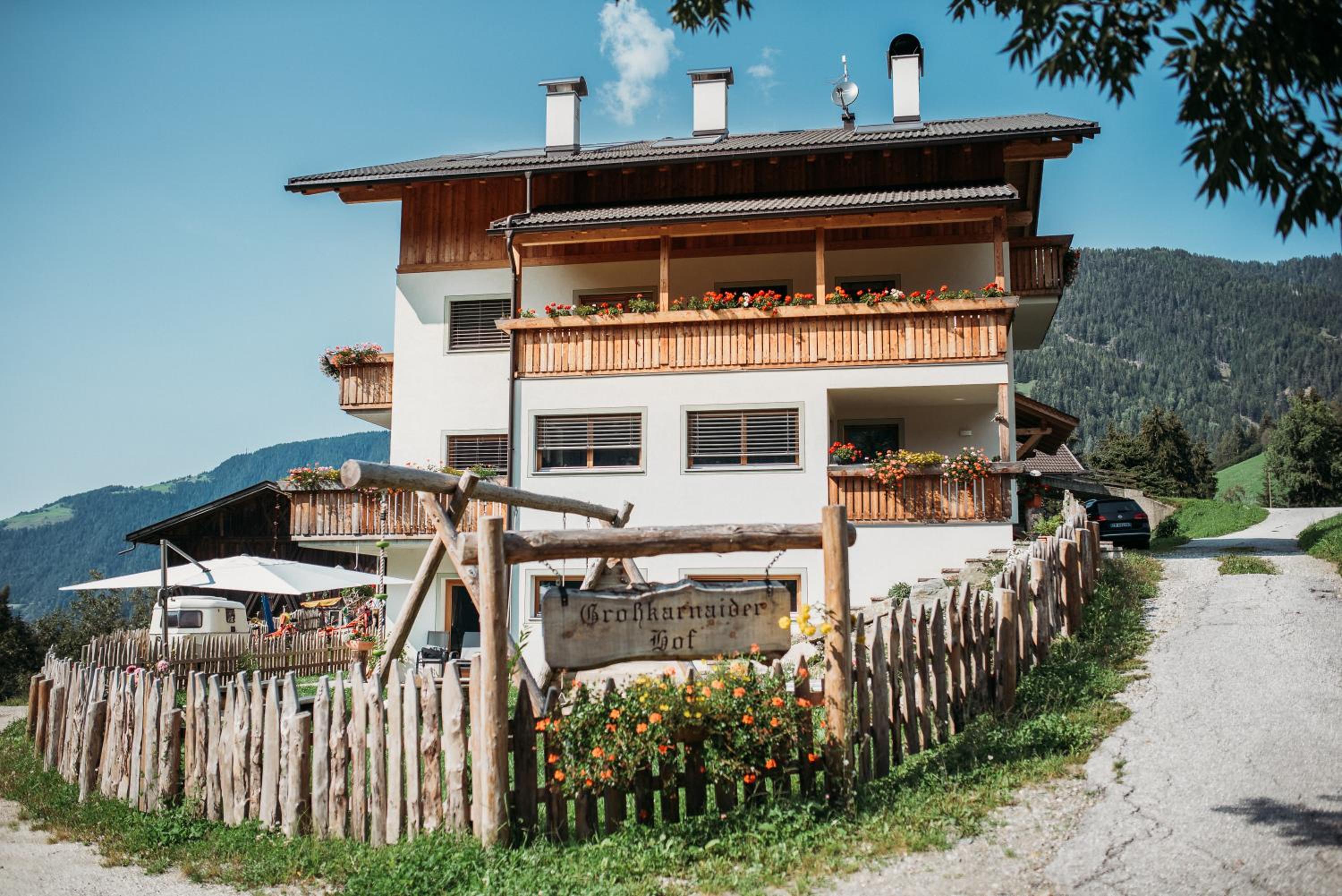 Großkarnaiderhof Ferienwohnungen-Bauernhof-Dolomiten-Natur Pur