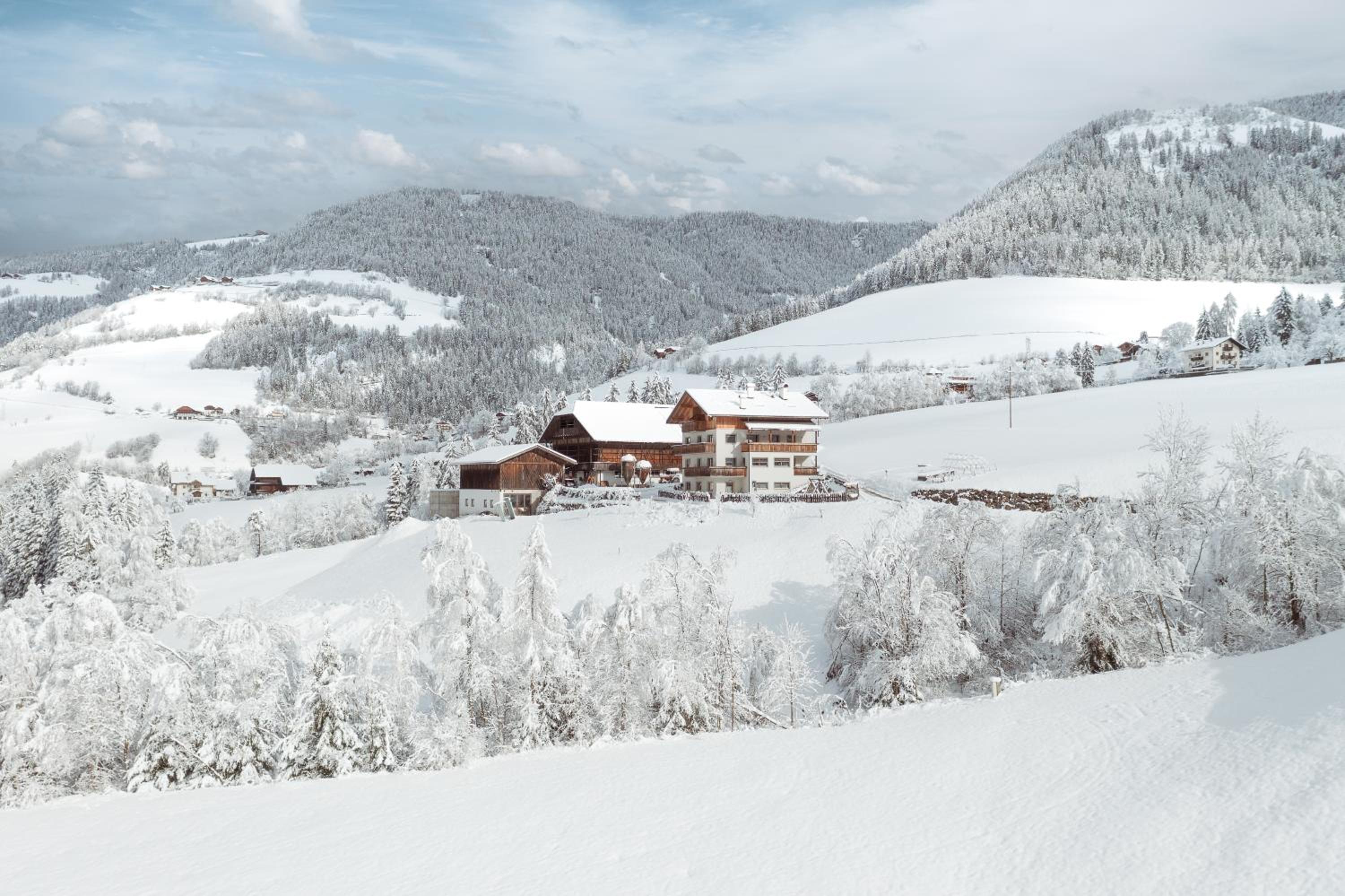 Großkarnaiderhof Ferienwohnungen-Bauernhof-Dolomiten-Natur Pur