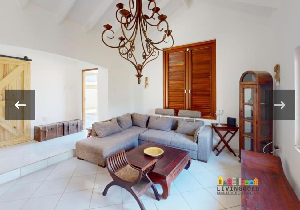 Private Villa with 4 bedrooms and 3 bathrooms
