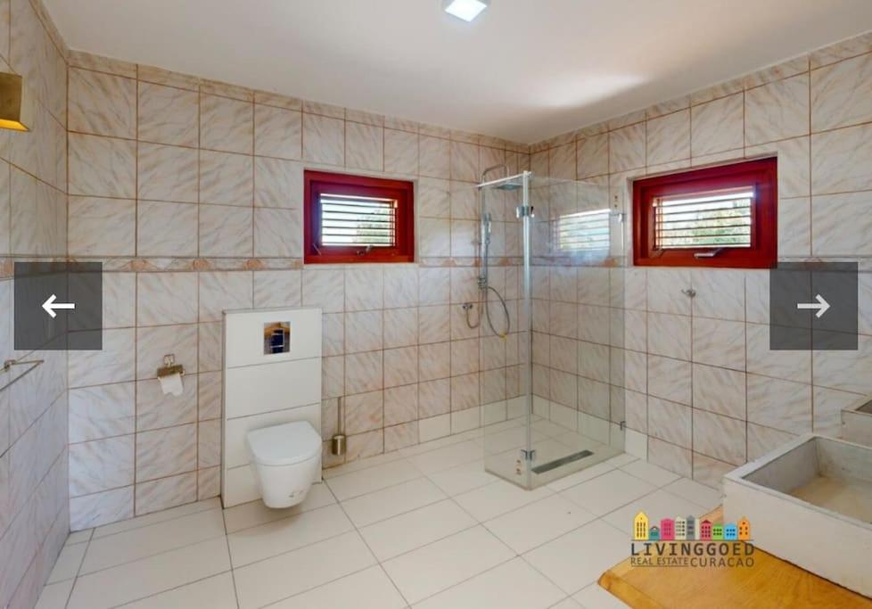Private Villa with 4 bedrooms and 3 bathrooms