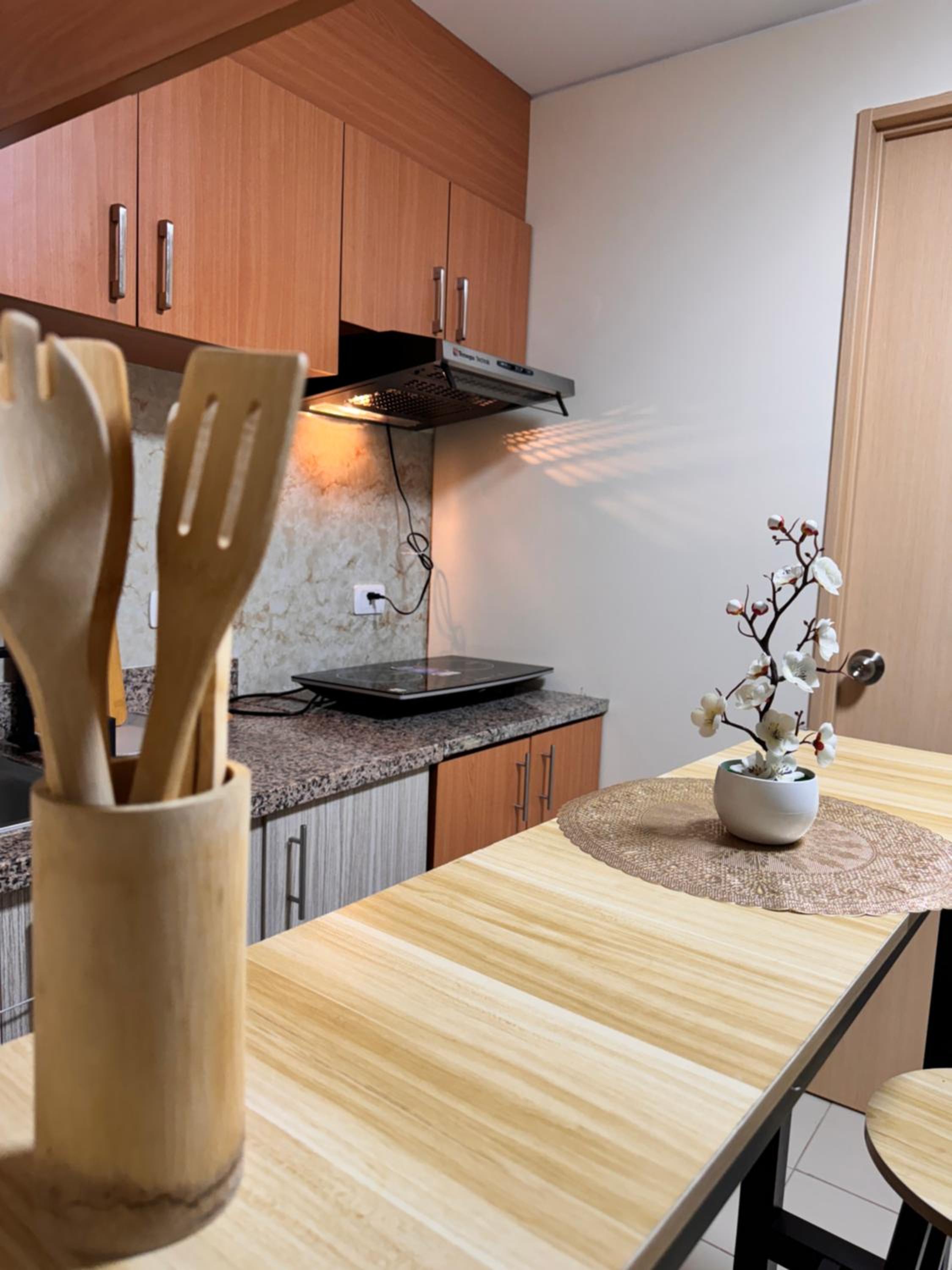 VR Homes Ortigas - 2BR Condo with Free WiFi & Netflix view 3