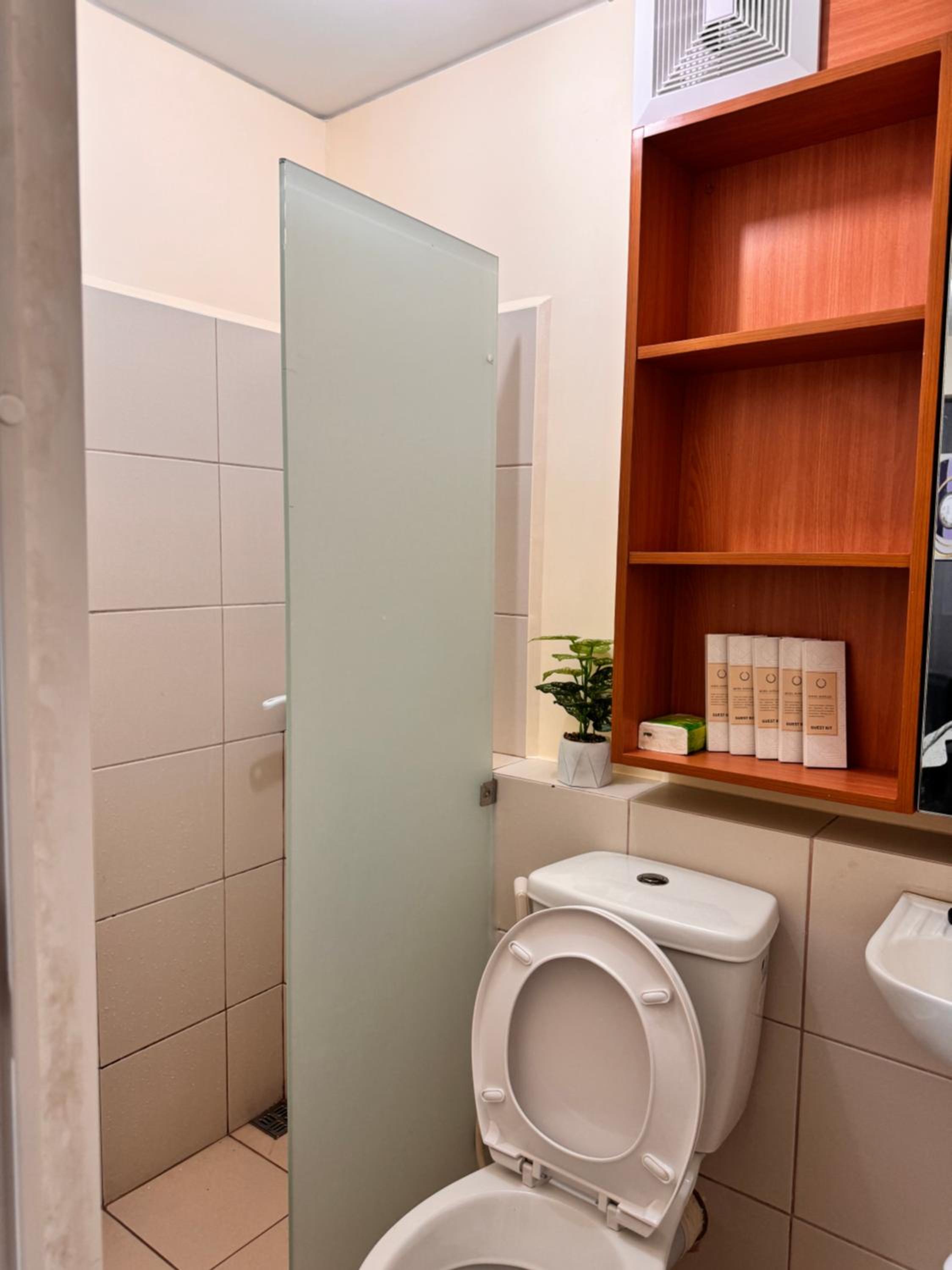 VR Homes Ortigas - 2BR Condo with Free WiFi & Netflix view 2
