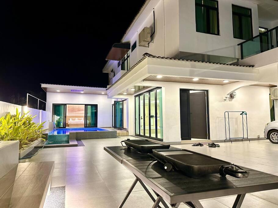 Swimming Pool Homestay photo 1