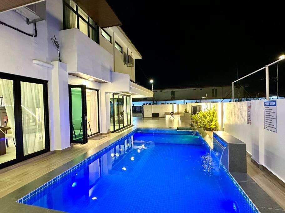 Swimming Pool Homestay photo 5