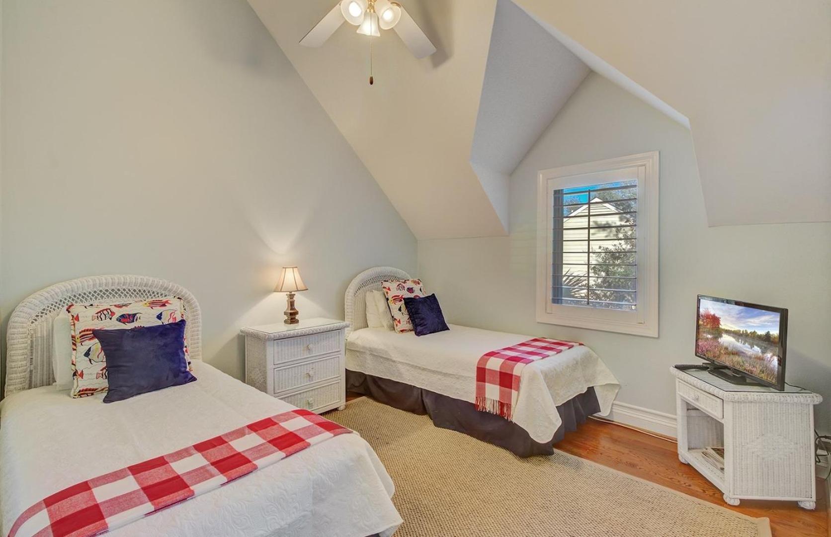 28 Beachwood West by AvantStay Close to Beach Multiple Decks Private Pool