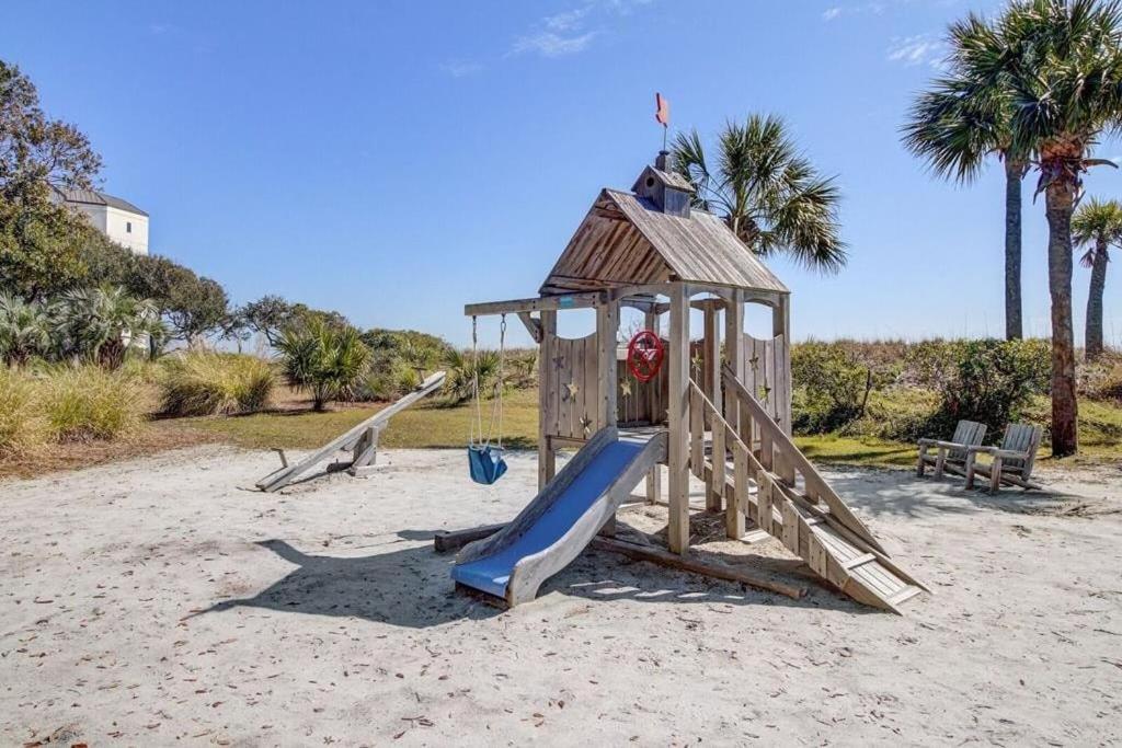 401 A Shipwatch by AvantStay Beachfront Condo w Community Pool Access