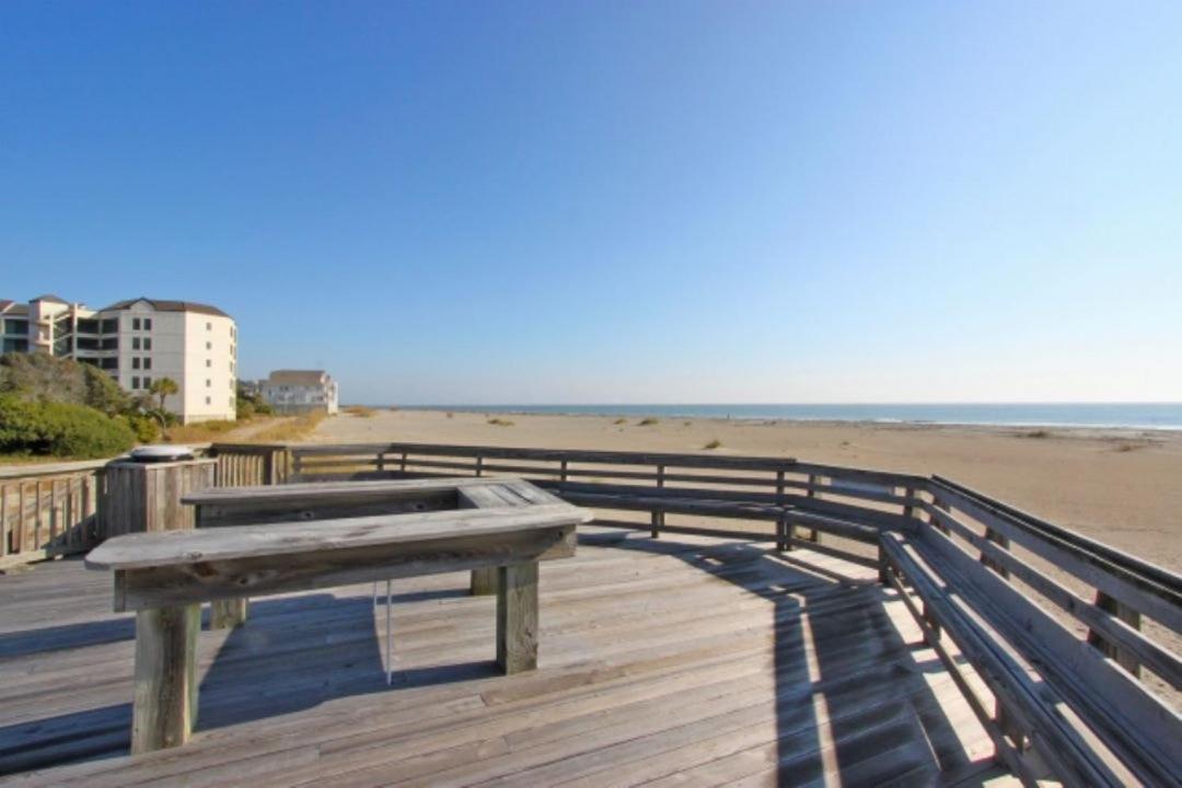401 A Shipwatch by AvantStay Beachfront Condo w Community Pool Access