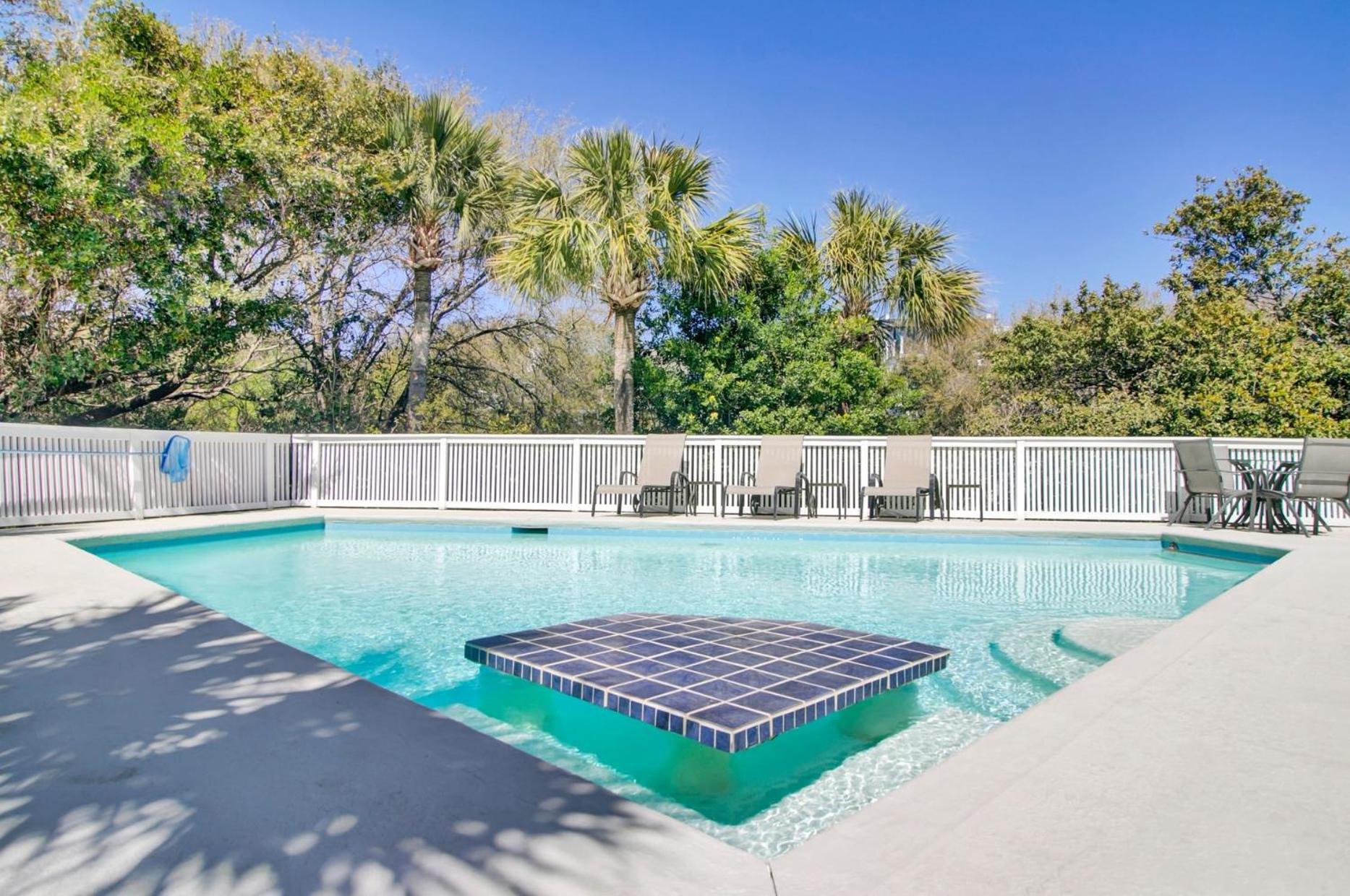 12 Dunecrest Lane by AvantStay 2 Mins to Beach w Pool BBQ
