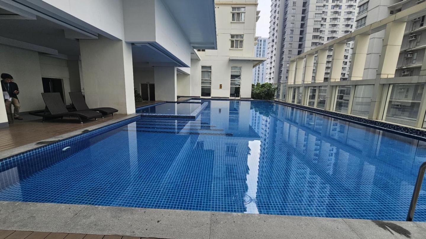 Stylish and Spacious Studio Unit in Makati with Fast Wi-Fi