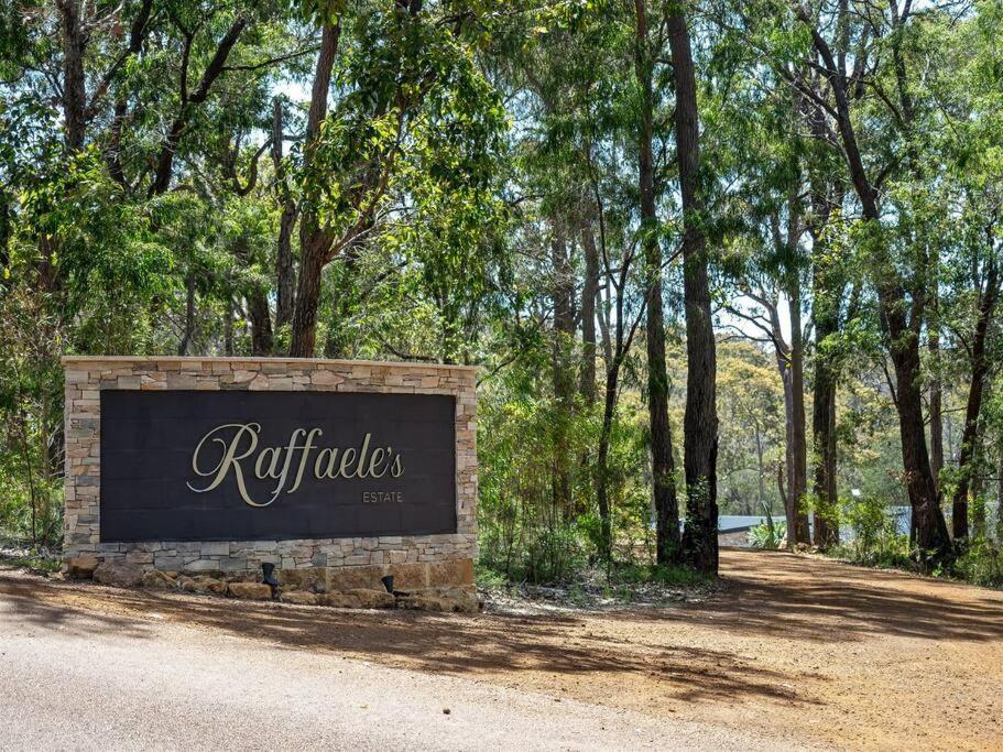 Raffael's Estate