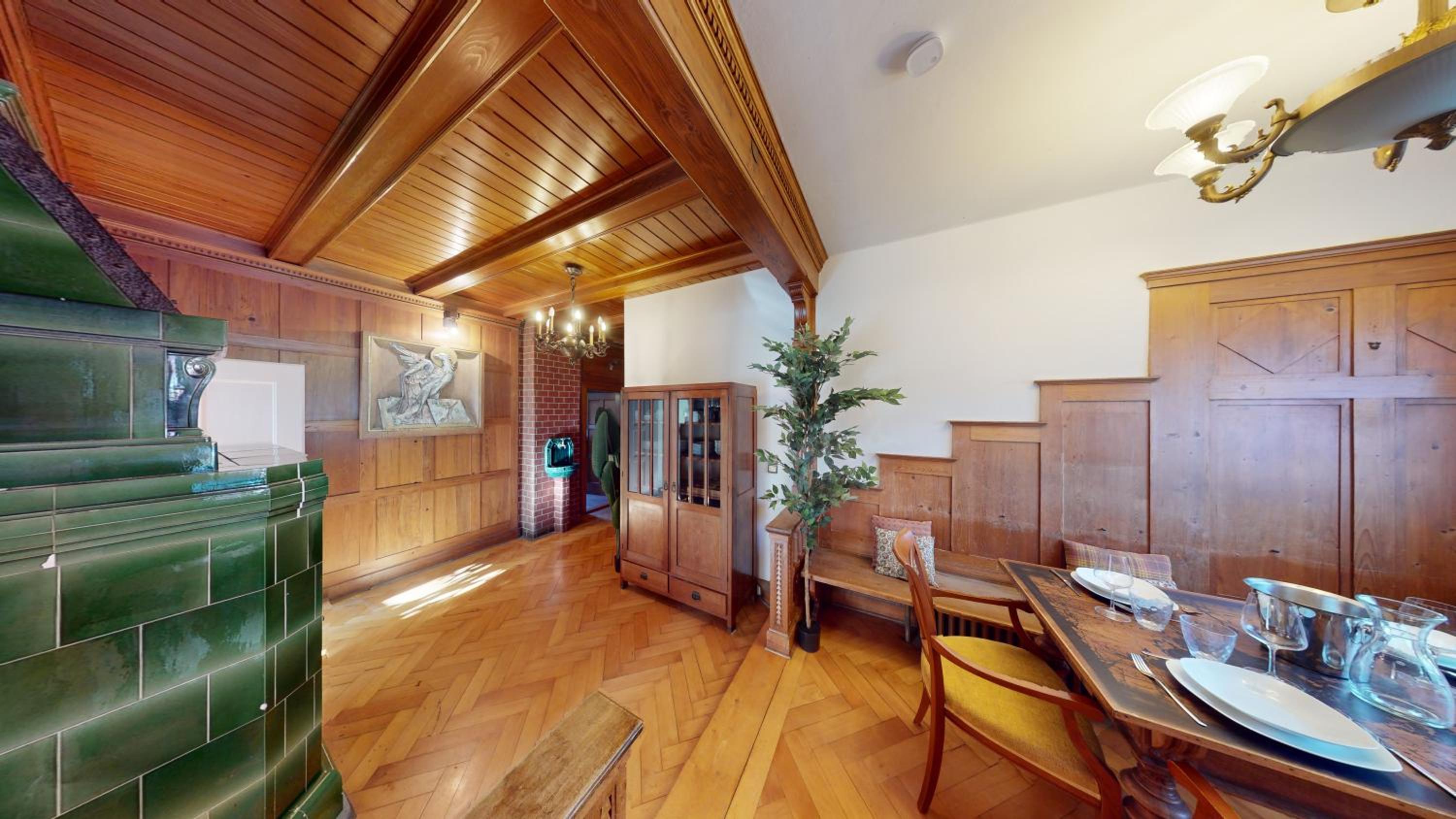 CROWN LIVING Villa Schillerstraße Dornbirn - Historisches Wohnen, nostaltigsches Apartment, ideal für Feriengäste und Geschäftsreisende, Parkplatz, zentrum