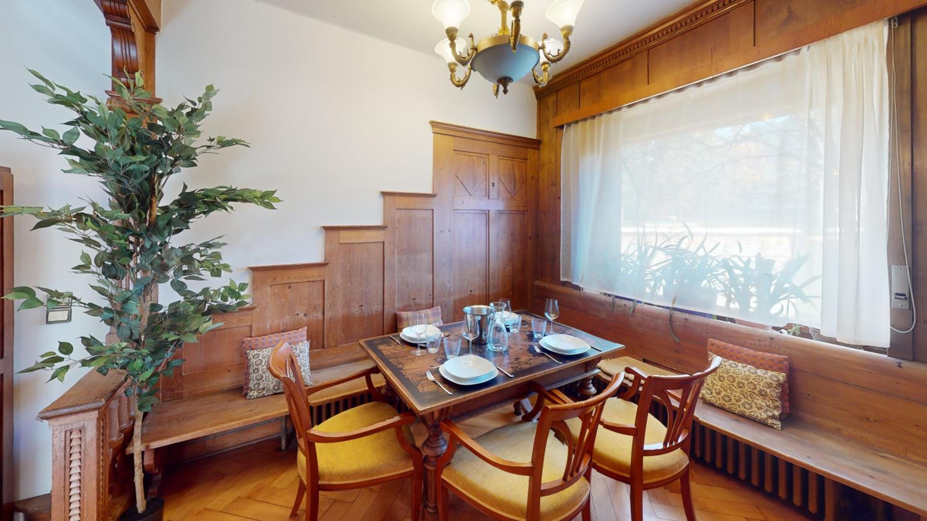 CROWN LIVING Villa Schillerstraße Dornbirn - Historisches Wohnen, nostaltigsches Apartment, ideal für Feriengäste und Geschäftsreisende, Parkplatz, zentrum