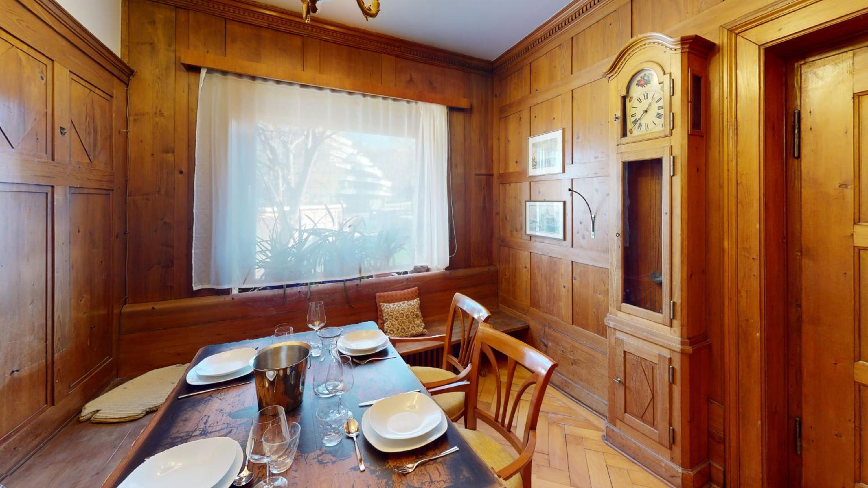 CROWN LIVING Villa Schillerstraße Dornbirn - Historisches Wohnen, nostaltigsches Apartment, ideal für Feriengäste und Geschäftsreisende, Parkplatz, zentrum