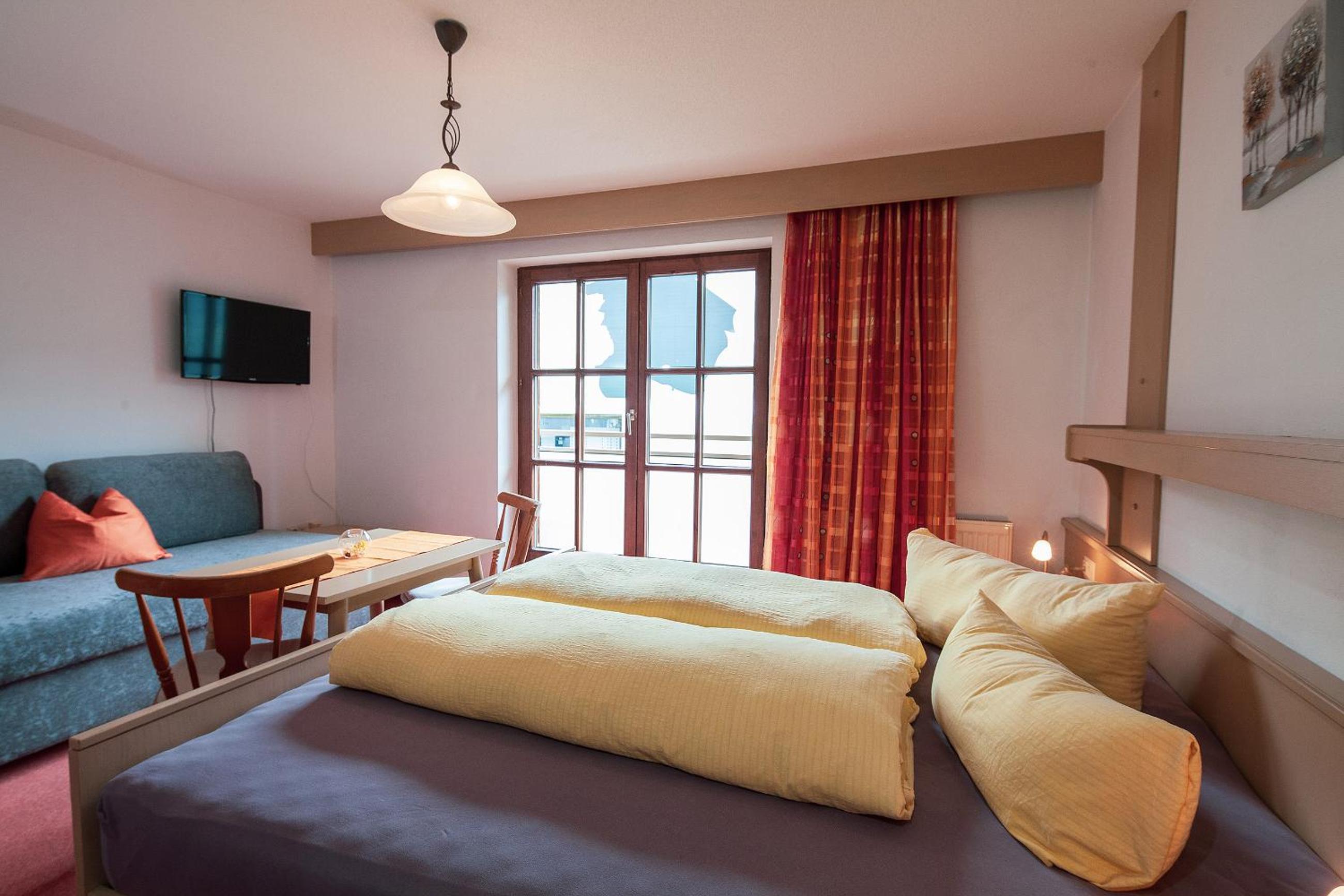 HOLIDAY Apartments