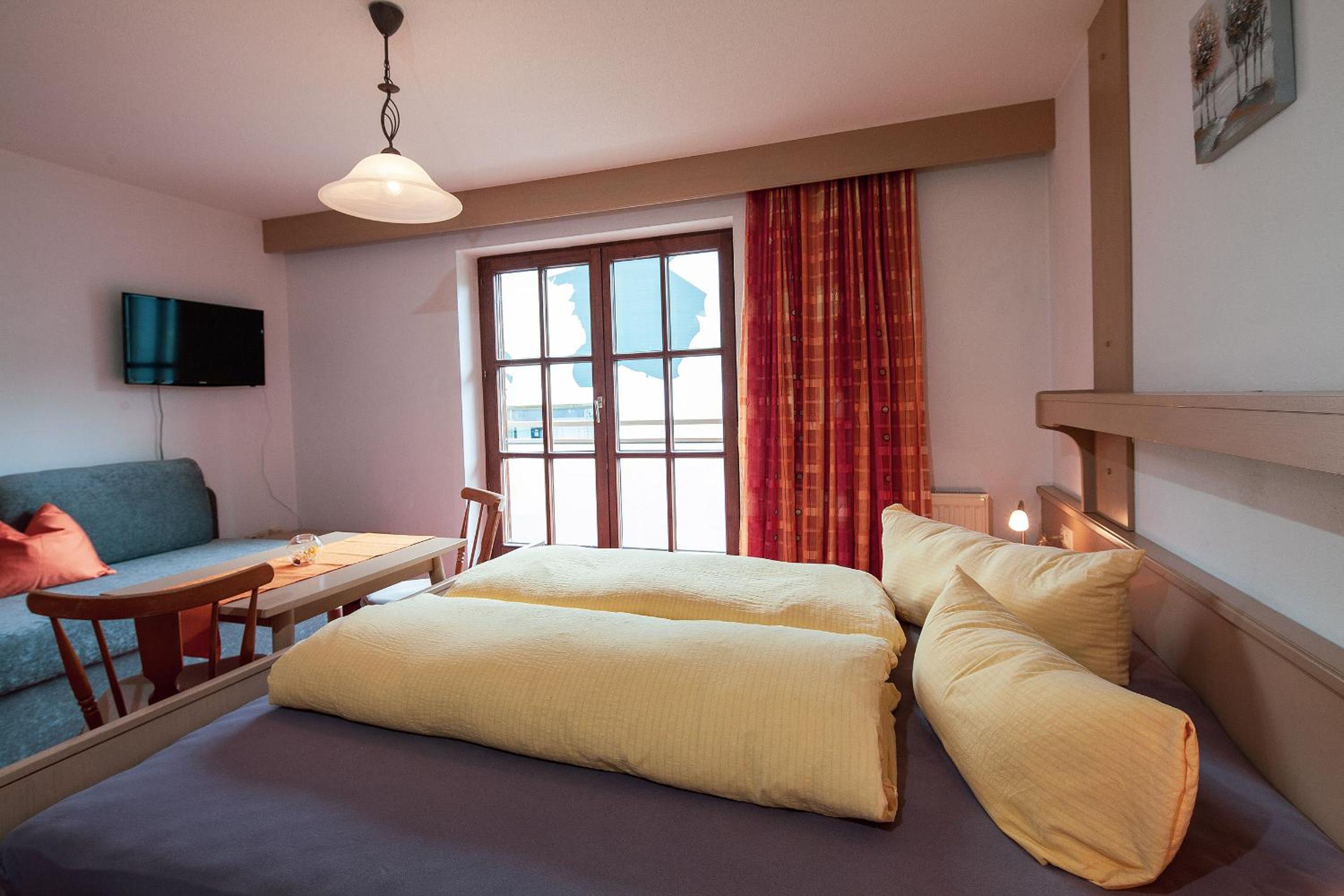 HOLIDAY Apartments
